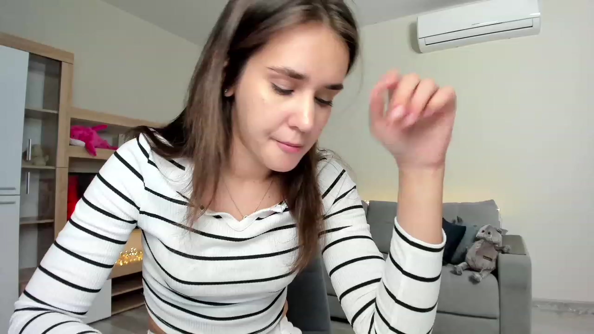Gallery image thumbnail from Ellies_Smile's myfreecams stream on, 06/15/2023, 15:16 image 18 of 20