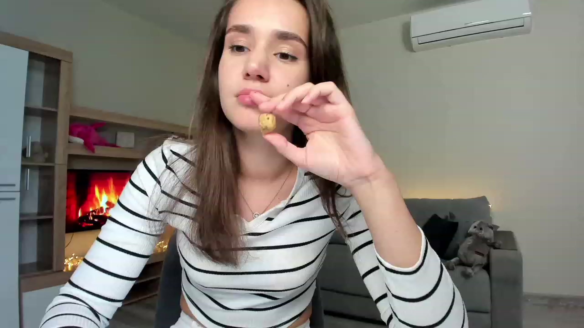 Gallery image thumbnail from Ellies_Smile's myfreecams stream on, 06/15/2023, 15:16 image 6 of 20