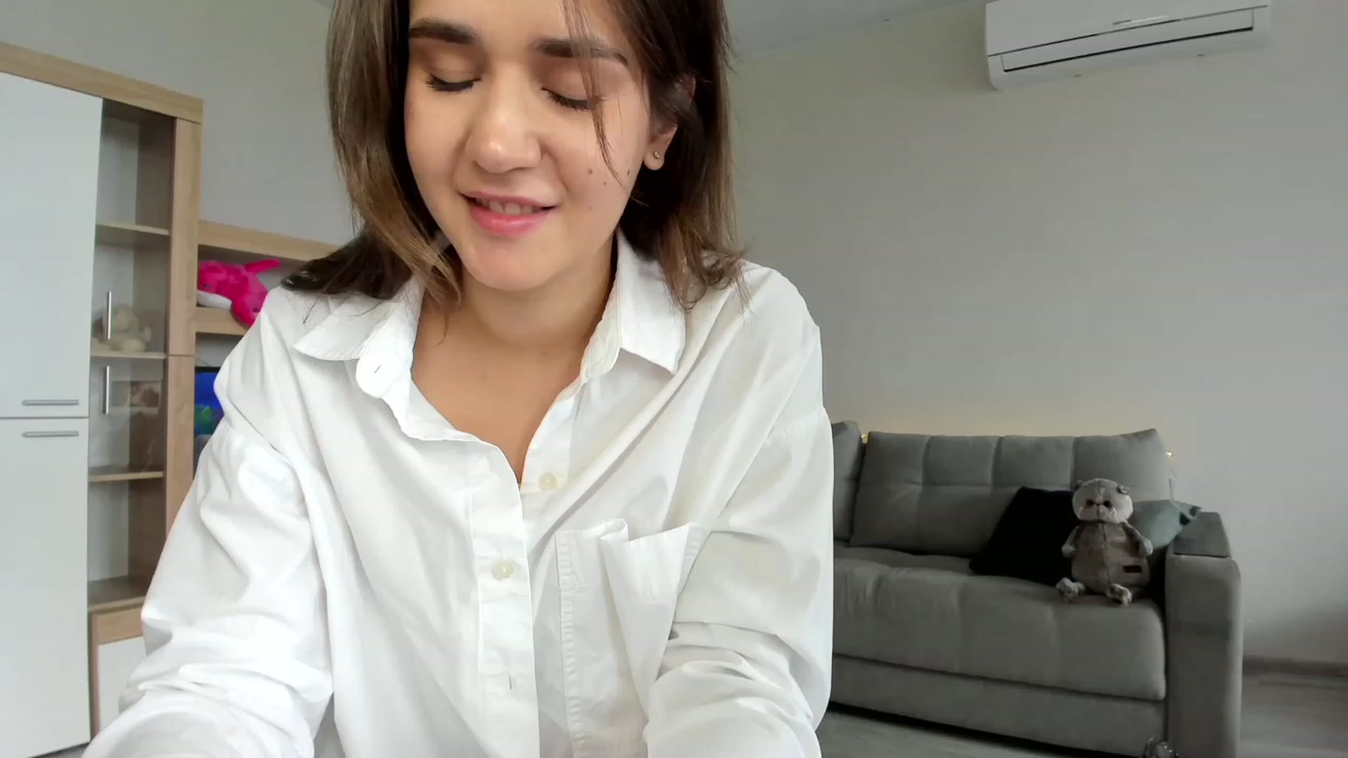 Gallery image thumbnail from Ellies_Smile's myfreecams stream on, 06/22/2023, 09:11 image 4 of 20