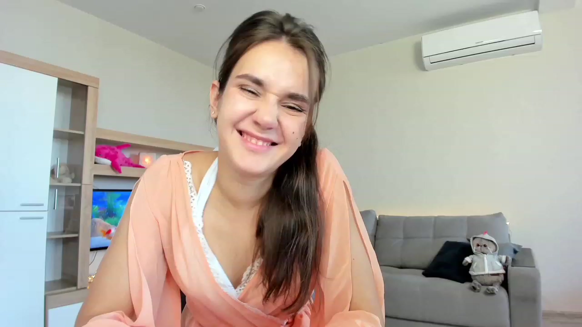 Gallery image thumbnail from Ellies_Smile's myfreecams stream on, 06/25/2023, 14:00 image 17 of 20