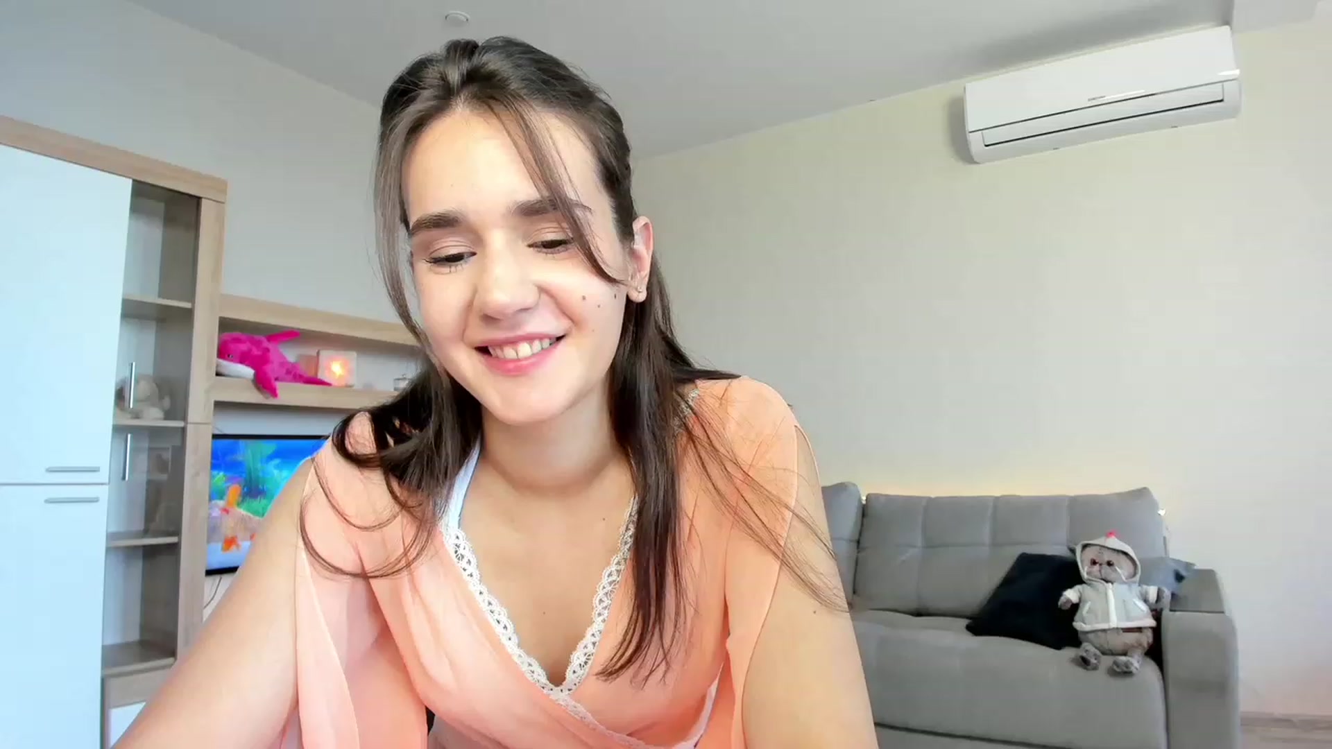 Gallery image thumbnail from Ellies_Smile's myfreecams stream on, 06/25/2023, 14:00 image 4 of 20