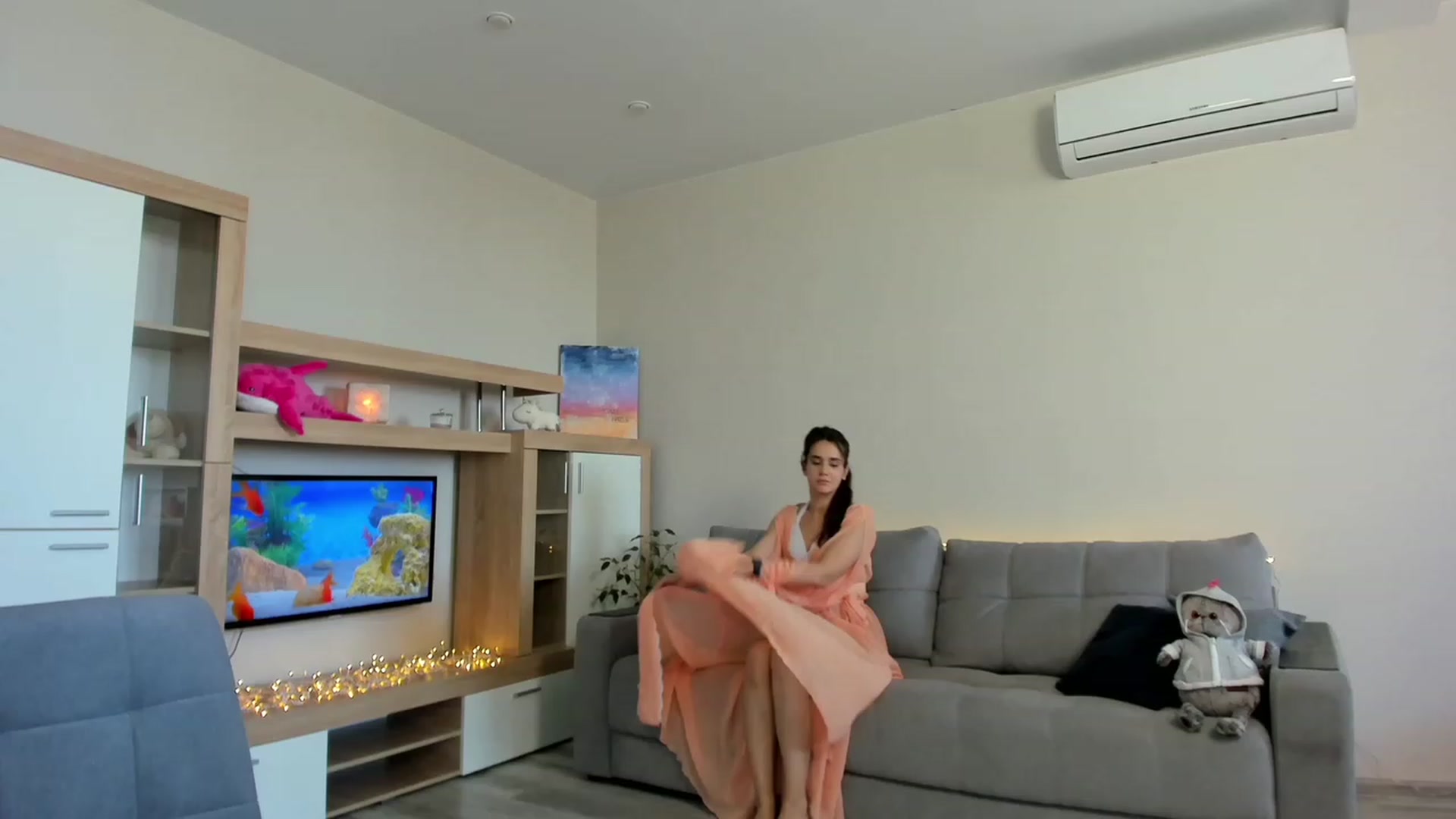 Gallery image thumbnail from Ellies_Smile's myfreecams stream on, 06/25/2023, 14:00 image 14 of 20