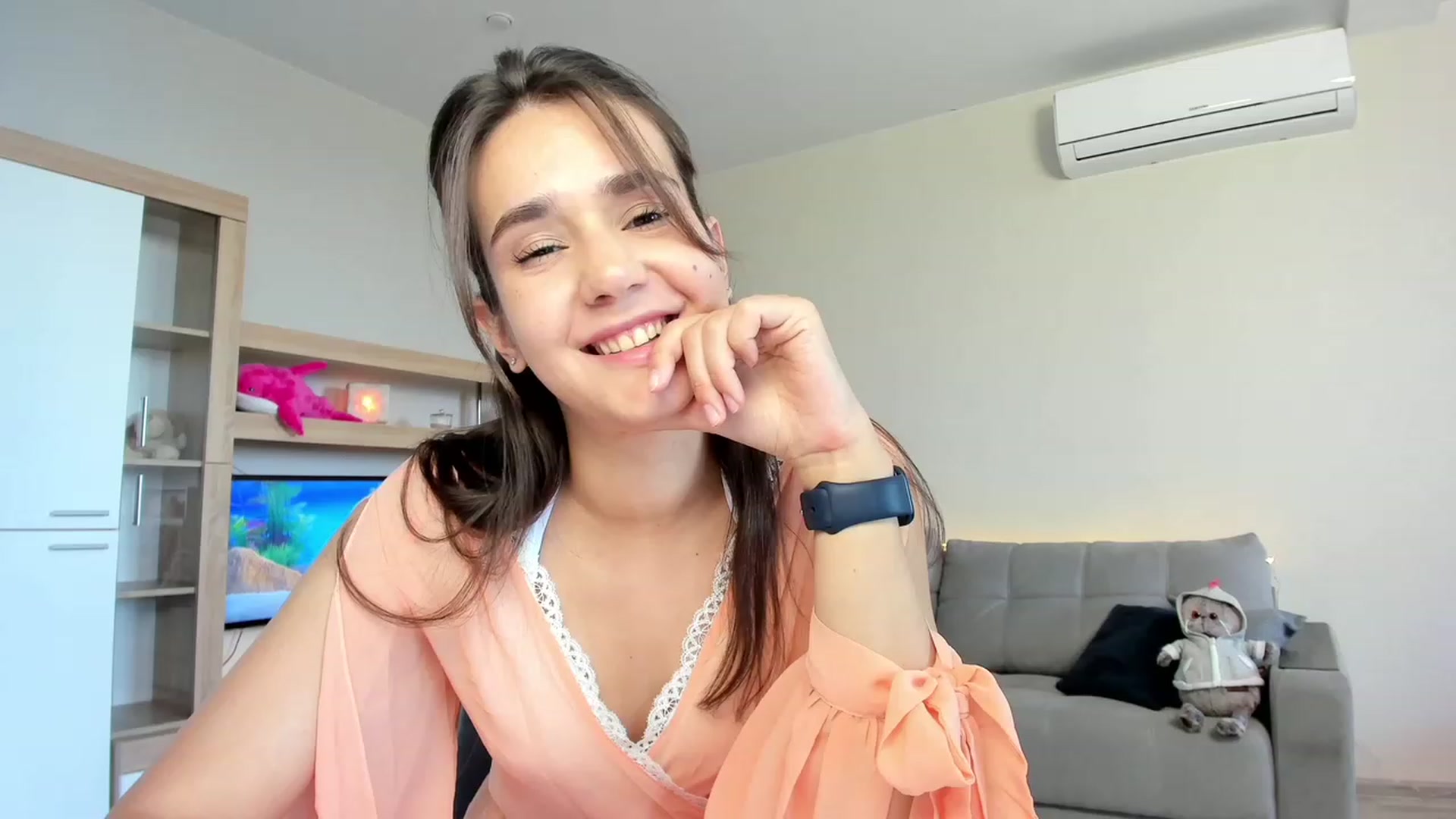 Gallery image thumbnail from Ellies_Smile's myfreecams stream on, 06/25/2023, 14:00 image 3 of 20