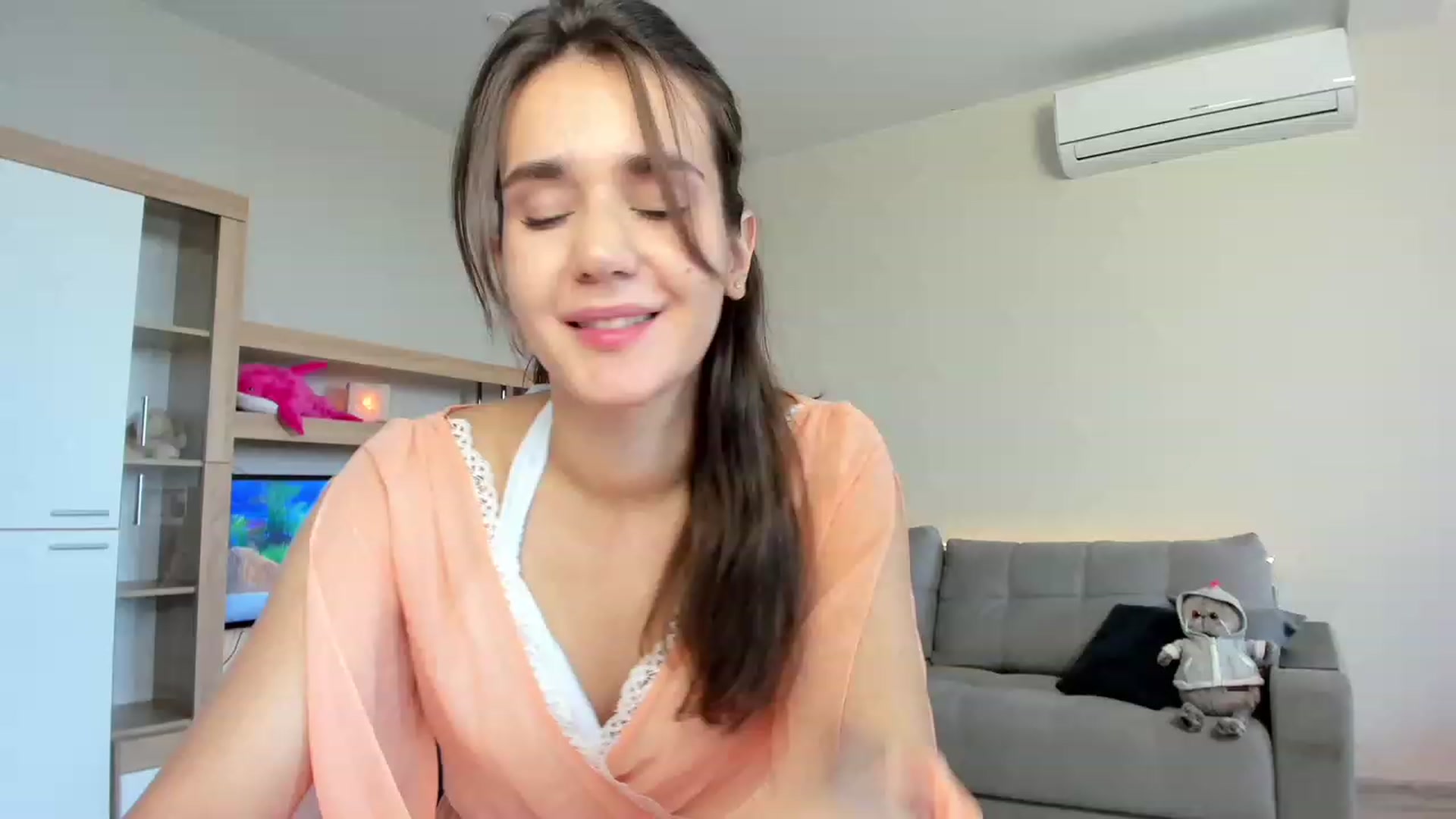Gallery image thumbnail from Ellies_Smile's myfreecams stream on, 06/25/2023, 14:18 image 13 of 20