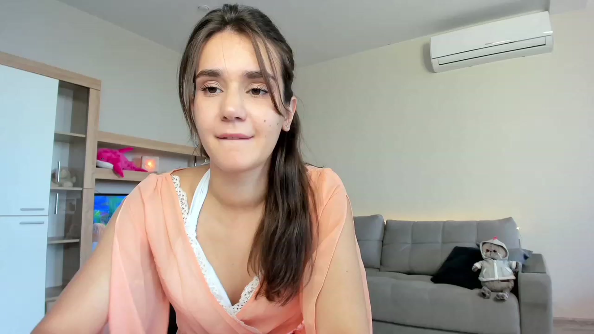 Gallery image thumbnail from Ellies_Smile's myfreecams stream on, 06/25/2023, 14:18 image 15 of 20