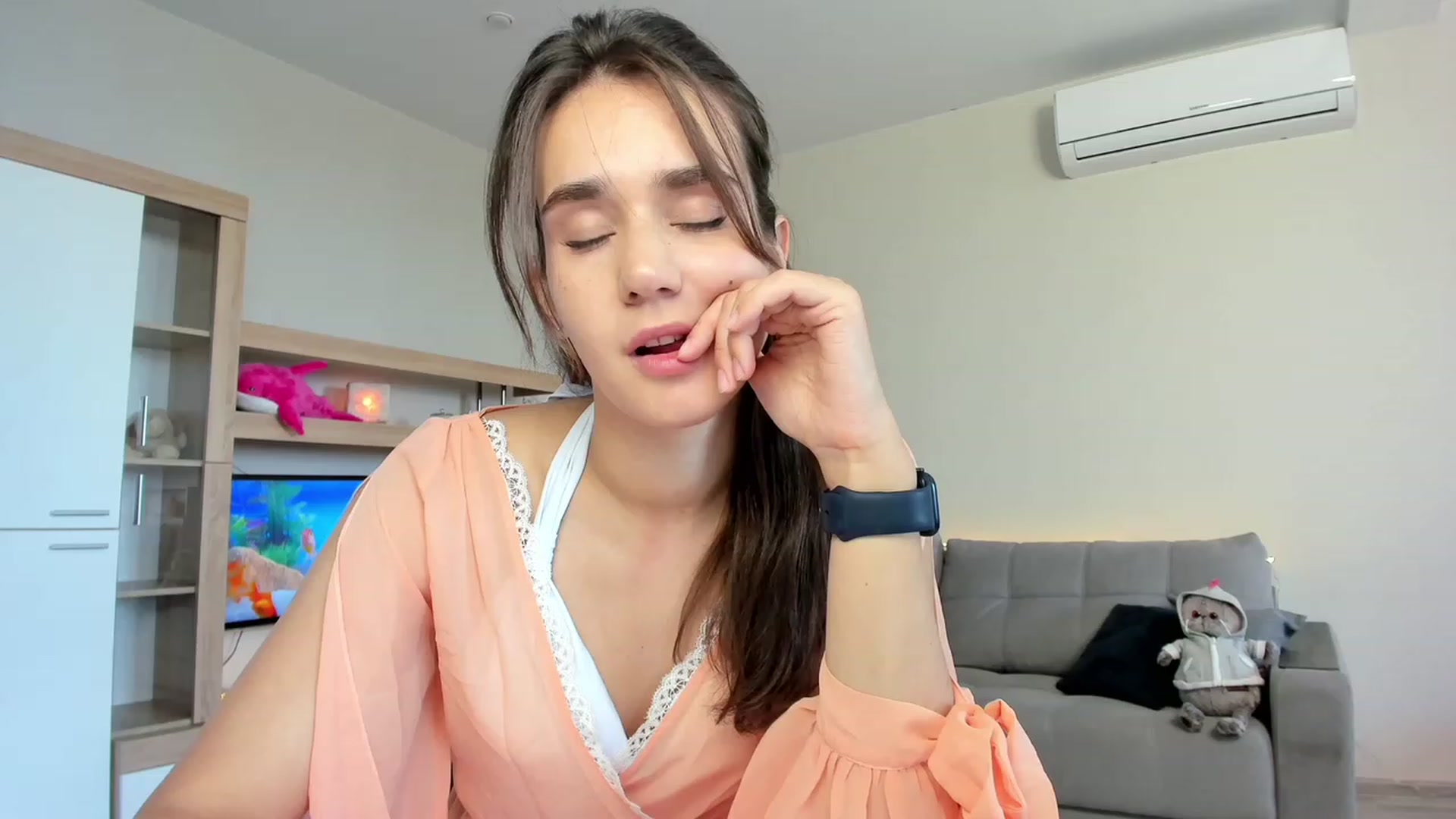 Gallery image thumbnail from Ellies_Smile's myfreecams stream on, 06/25/2023, 14:18 image 11 of 20
