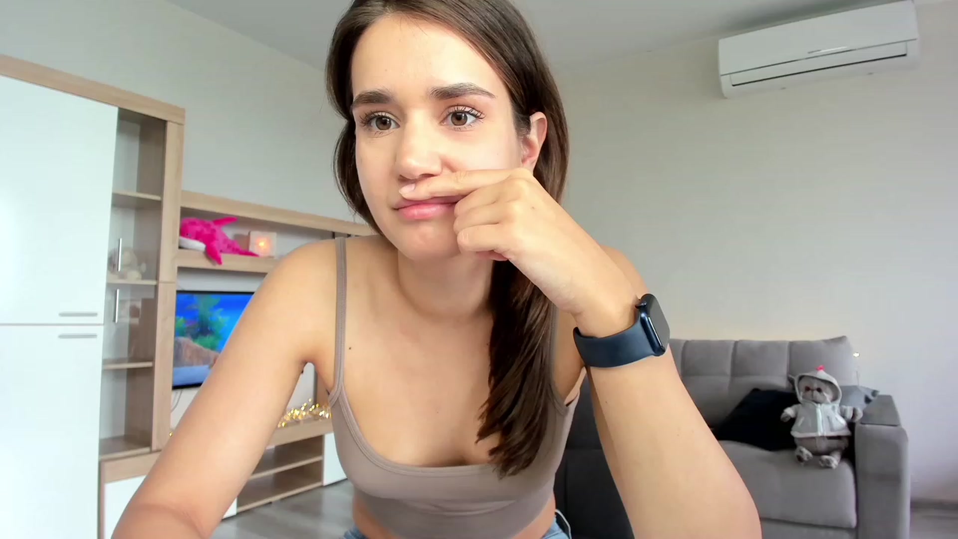 Gallery image thumbnail from Ellies_Smile's myfreecams stream on, 06/26/2023, 08:50 image 3 of 20