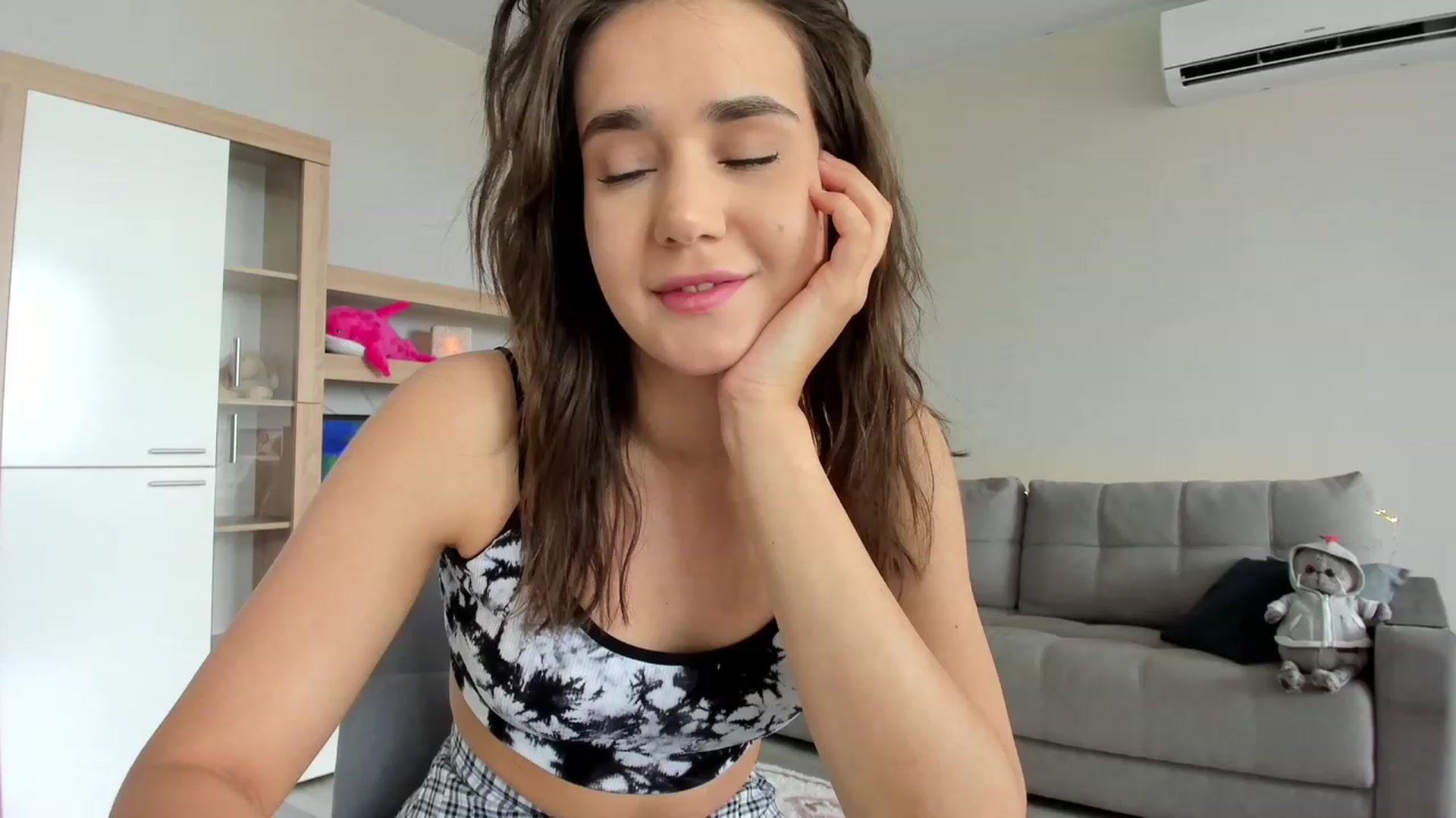 Gallery image thumbnail from Ellies_Smile's myfreecams stream on, 07/04/2023, 07:40 image 16 of 20