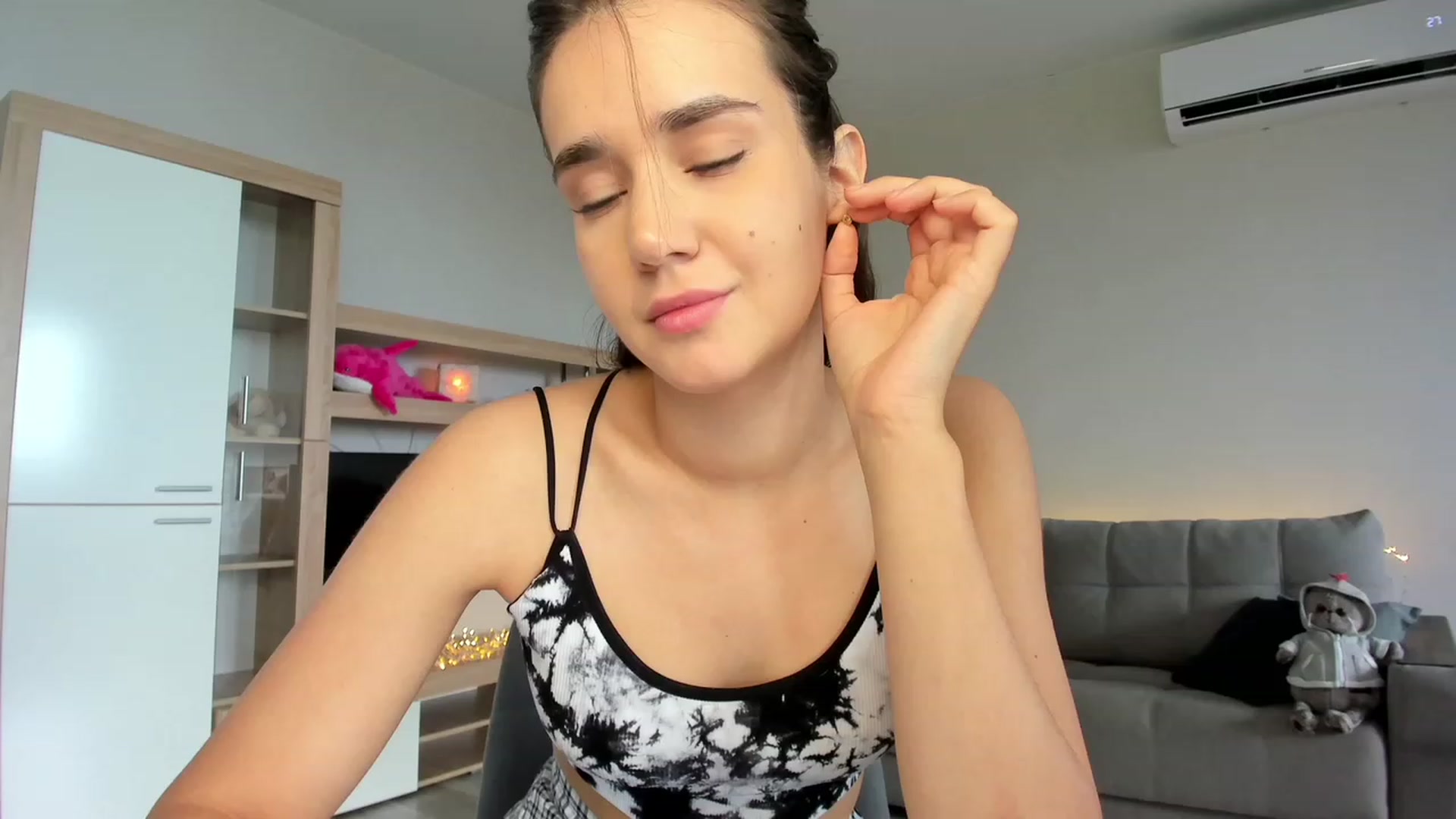Gallery image thumbnail from Ellies_Smile's myfreecams stream on, 07/04/2023, 09:22 image 11 of 20