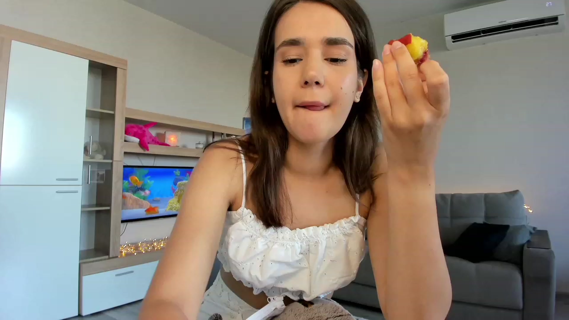 Gallery image thumbnail from Ellies_Smile's myfreecams stream on, 07/05/2023, 14:56 image 5 of 20