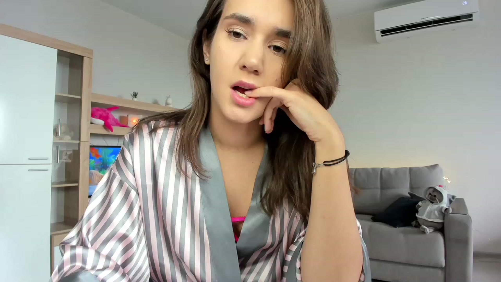 Gallery image thumbnail from Ellies_Smile's myfreecams stream on, 07/10/2023, 08:17 image 16 of 20