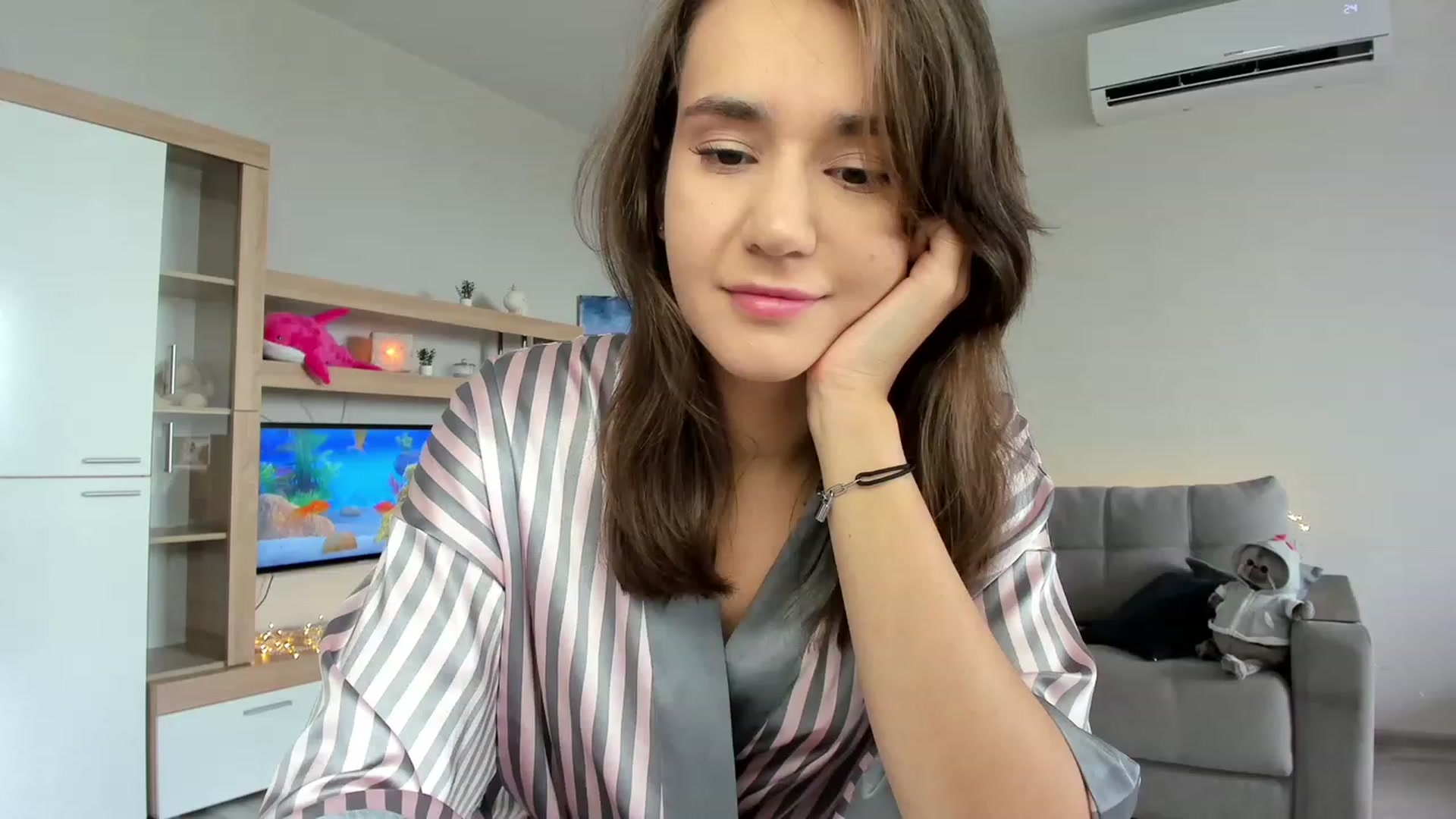 Gallery image thumbnail from Ellies_Smile's myfreecams stream on, 07/10/2023, 08:17 image 5 of 20