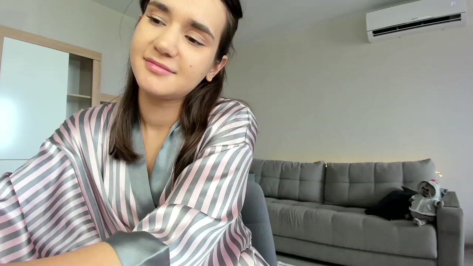 Gallery image thumbnail from Ellies_Smile's myfreecams stream on, 07/10/2023, 12:04 image 9 of 20