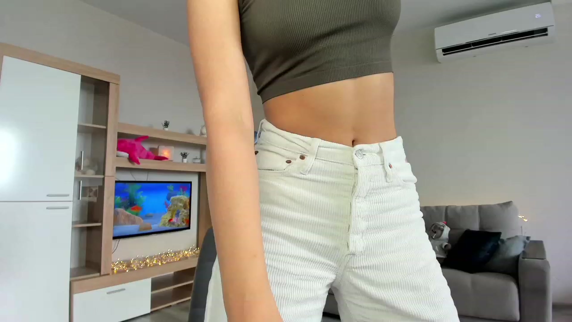 Gallery image thumbnail from Ellies_Smile's myfreecams stream on, 07/21/2023, 07:35 image 2 of 20