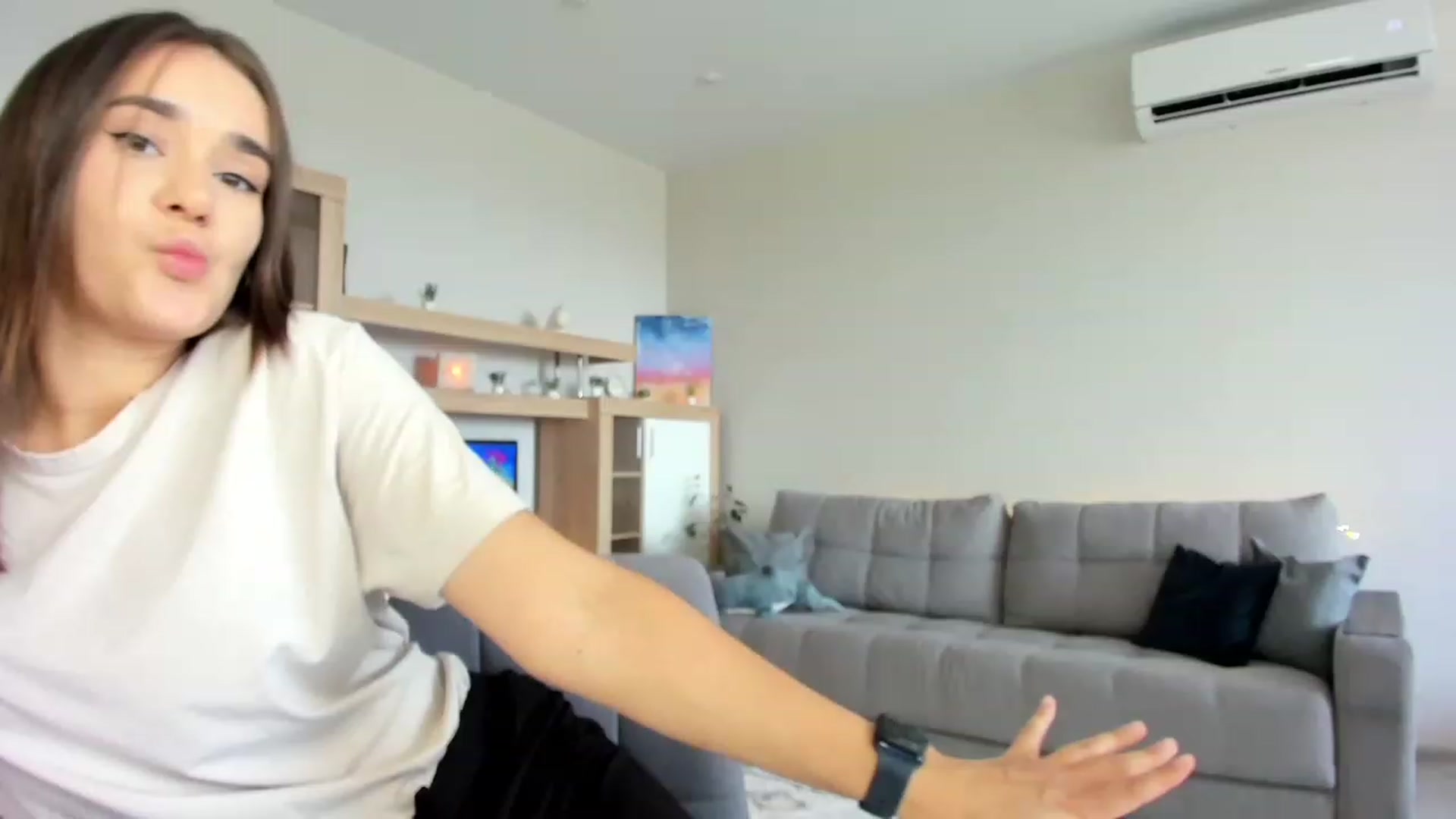 Gallery image thumbnail from Ellies_Smile's myfreecams stream on, 08/10/2023, 09:19 image 8 of 20