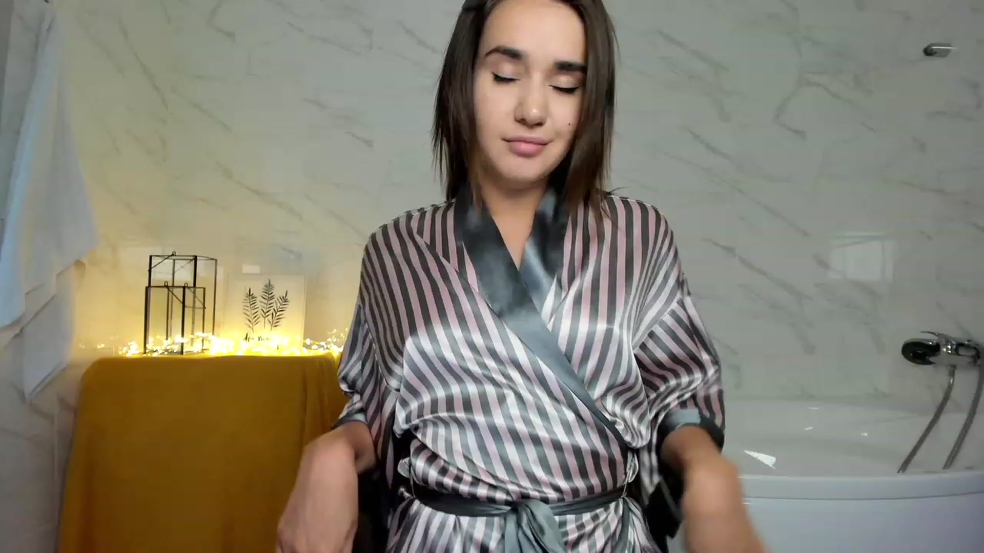 Gallery image thumbnail from Ellies_Smile's myfreecams stream on, 08/11/2023, 11:17 image 7 of 20