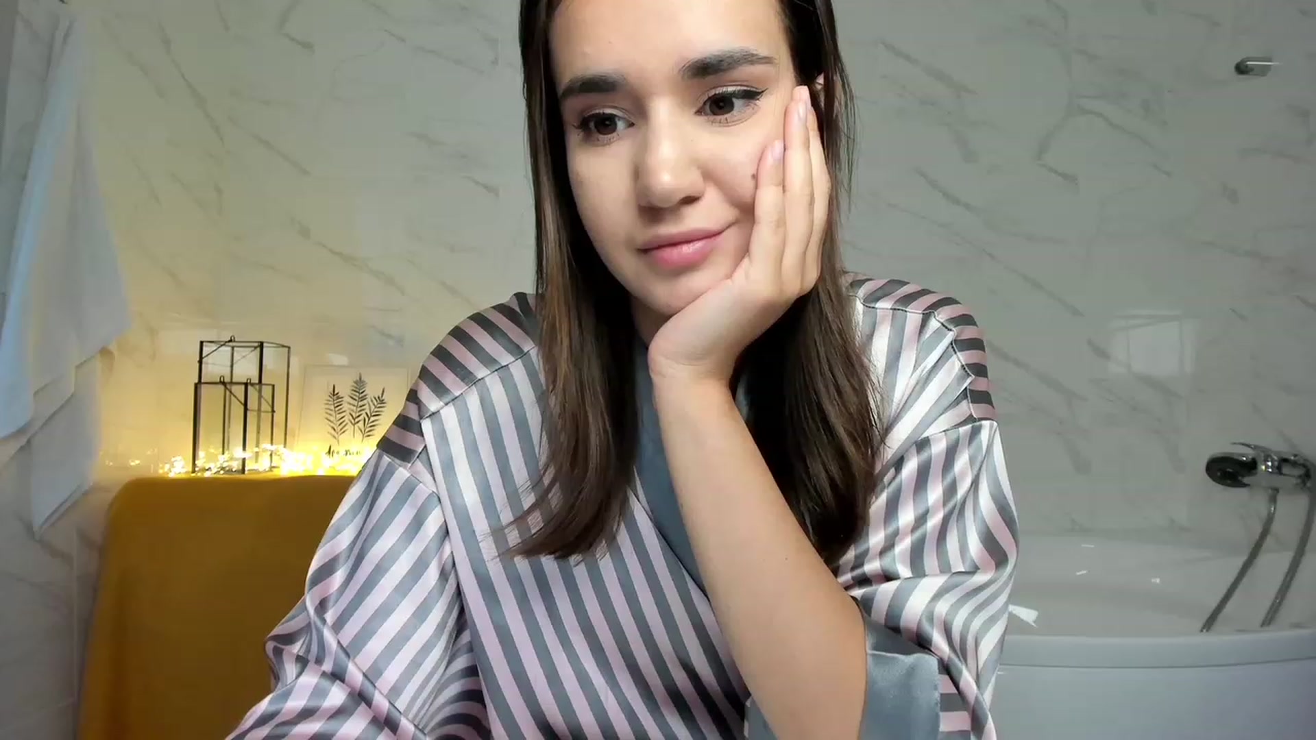 Gallery image thumbnail from Ellies_Smile's myfreecams stream on, 08/11/2023, 11:17 image 1 of 20