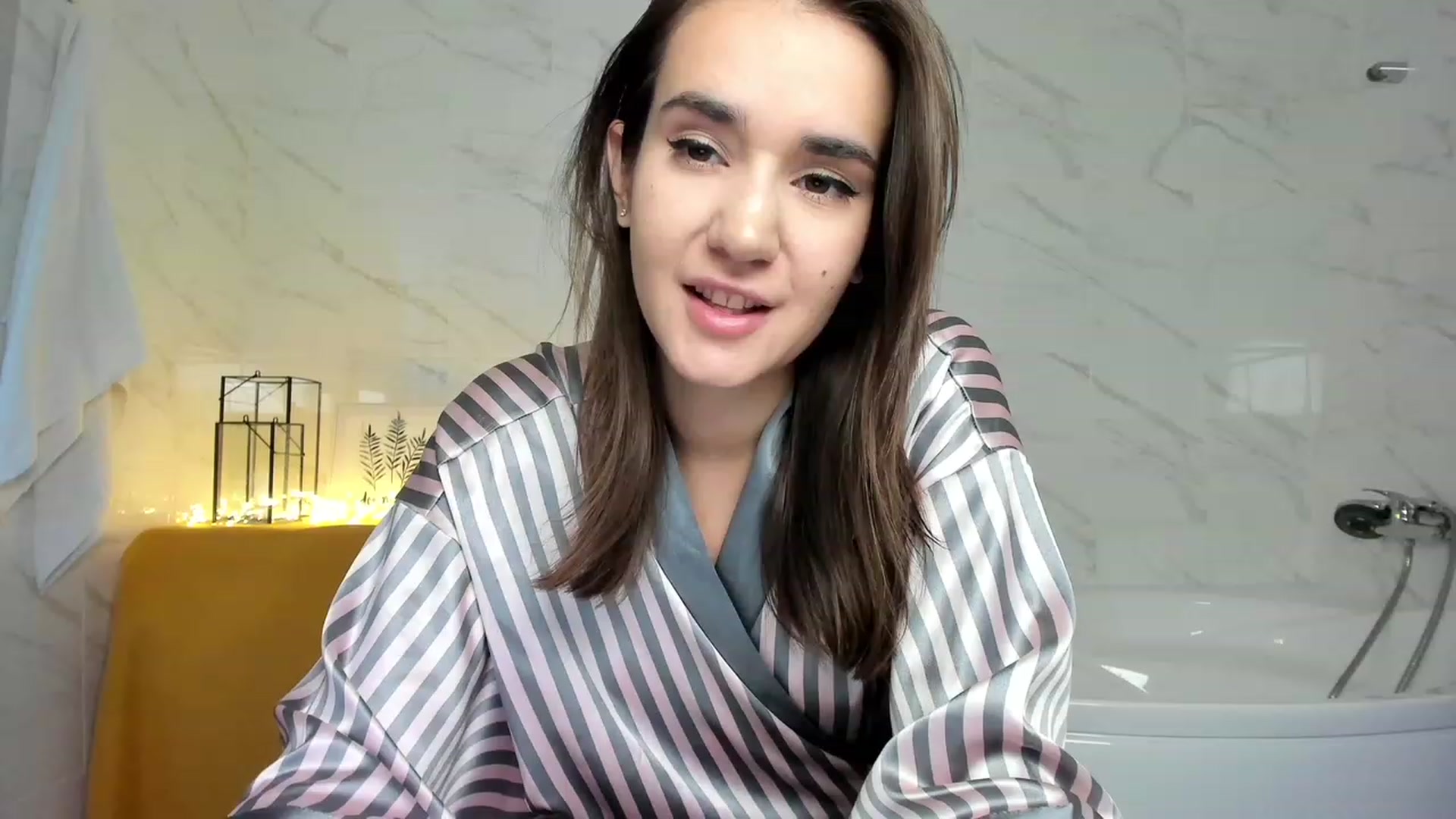 Gallery image thumbnail from Ellies_Smile's myfreecams stream on, 08/11/2023, 11:17 image 3 of 20