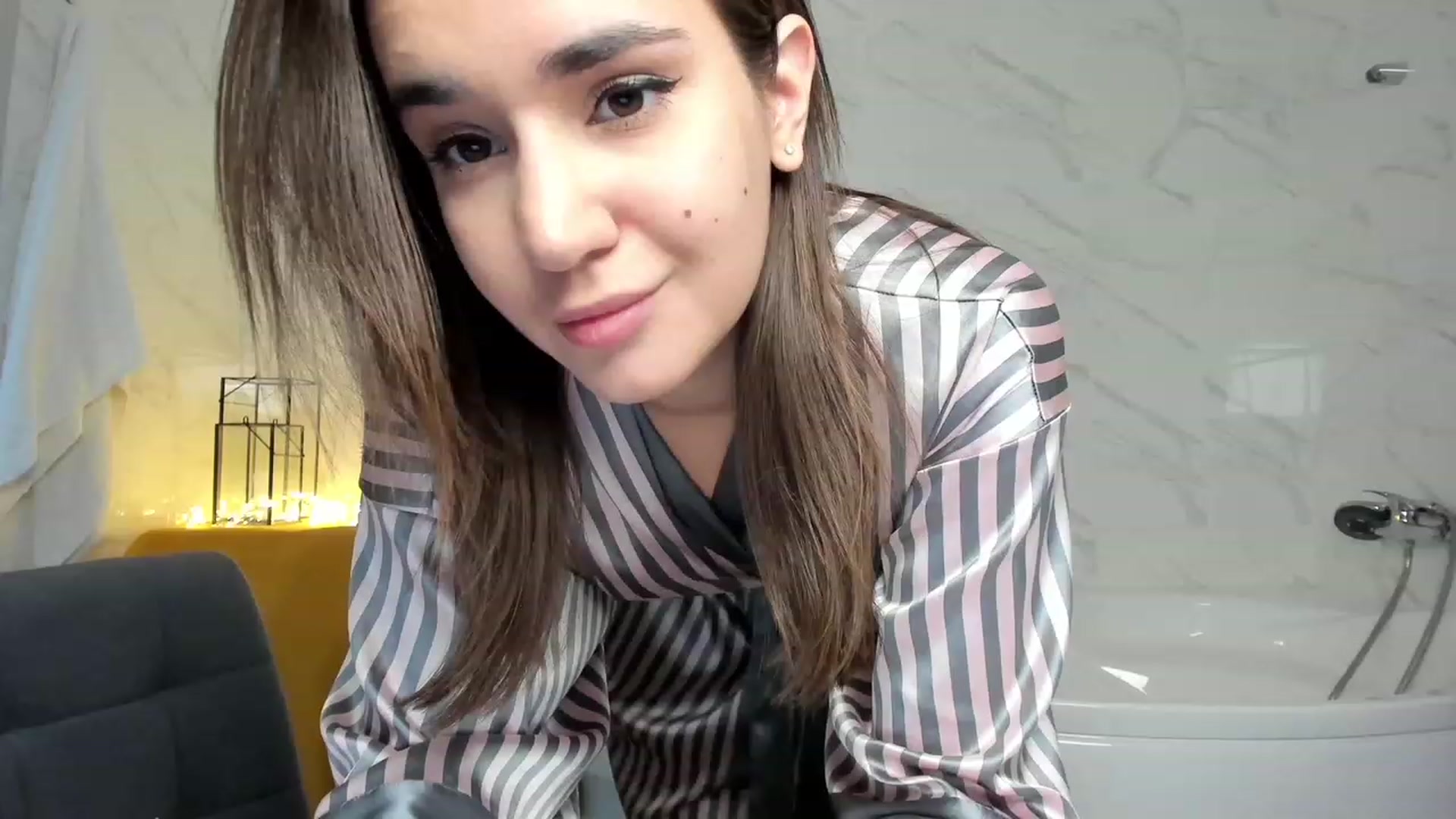 Gallery image thumbnail from Ellies_Smile's myfreecams stream on, 08/11/2023, 11:17 image 17 of 20