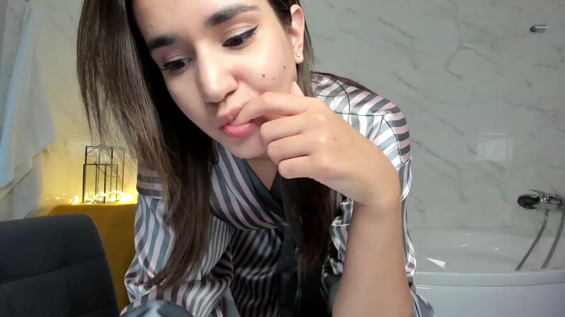 Gallery image thumbnail from Ellies_Smile's myfreecams stream on, 08/11/2023, 11:17 image 16 of 20