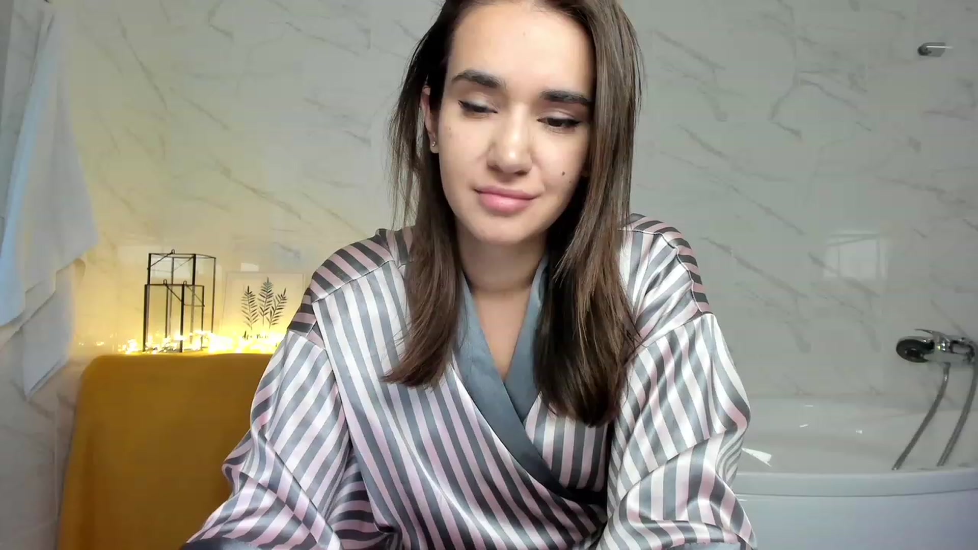 Gallery image thumbnail from Ellies_Smile's myfreecams stream on, 08/11/2023, 11:17 image 6 of 20