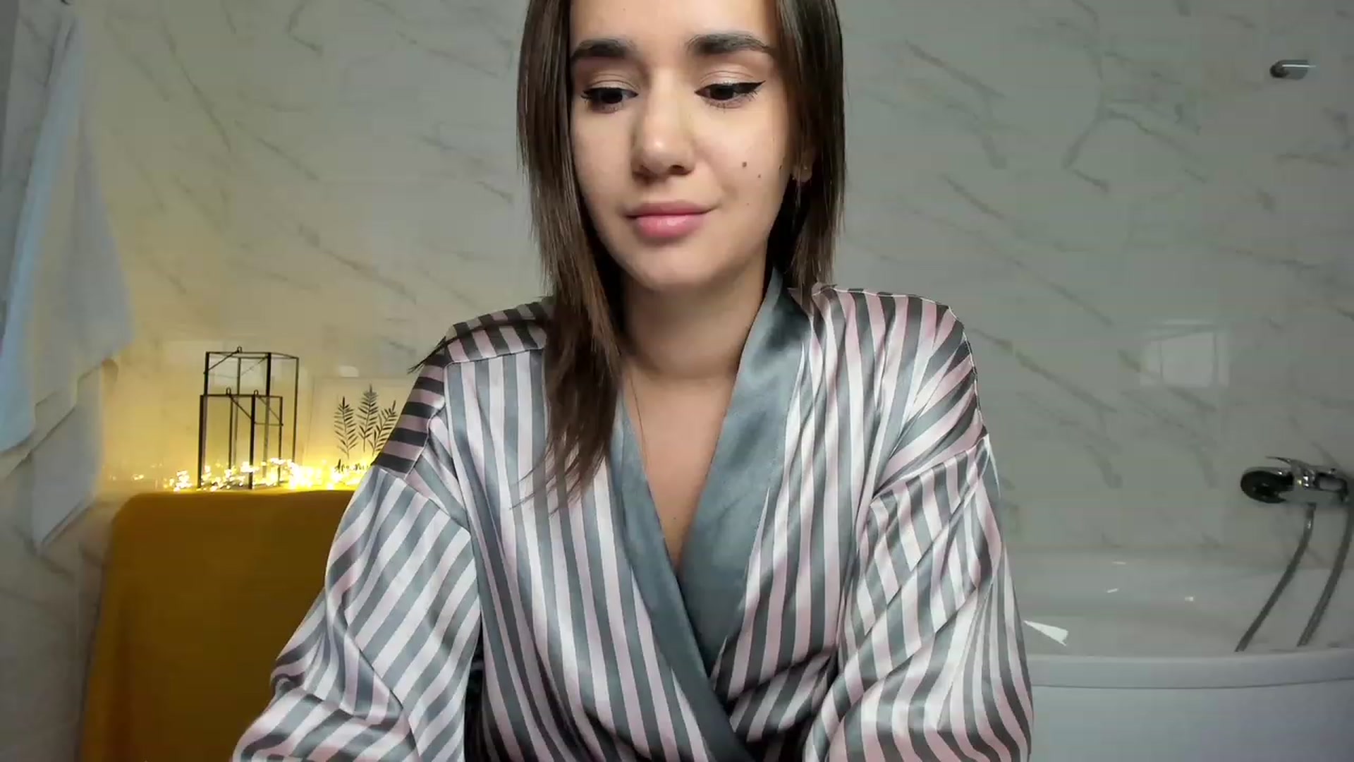 Gallery image thumbnail from Ellies_Smile's myfreecams stream on, 08/11/2023, 11:17 image 18 of 20