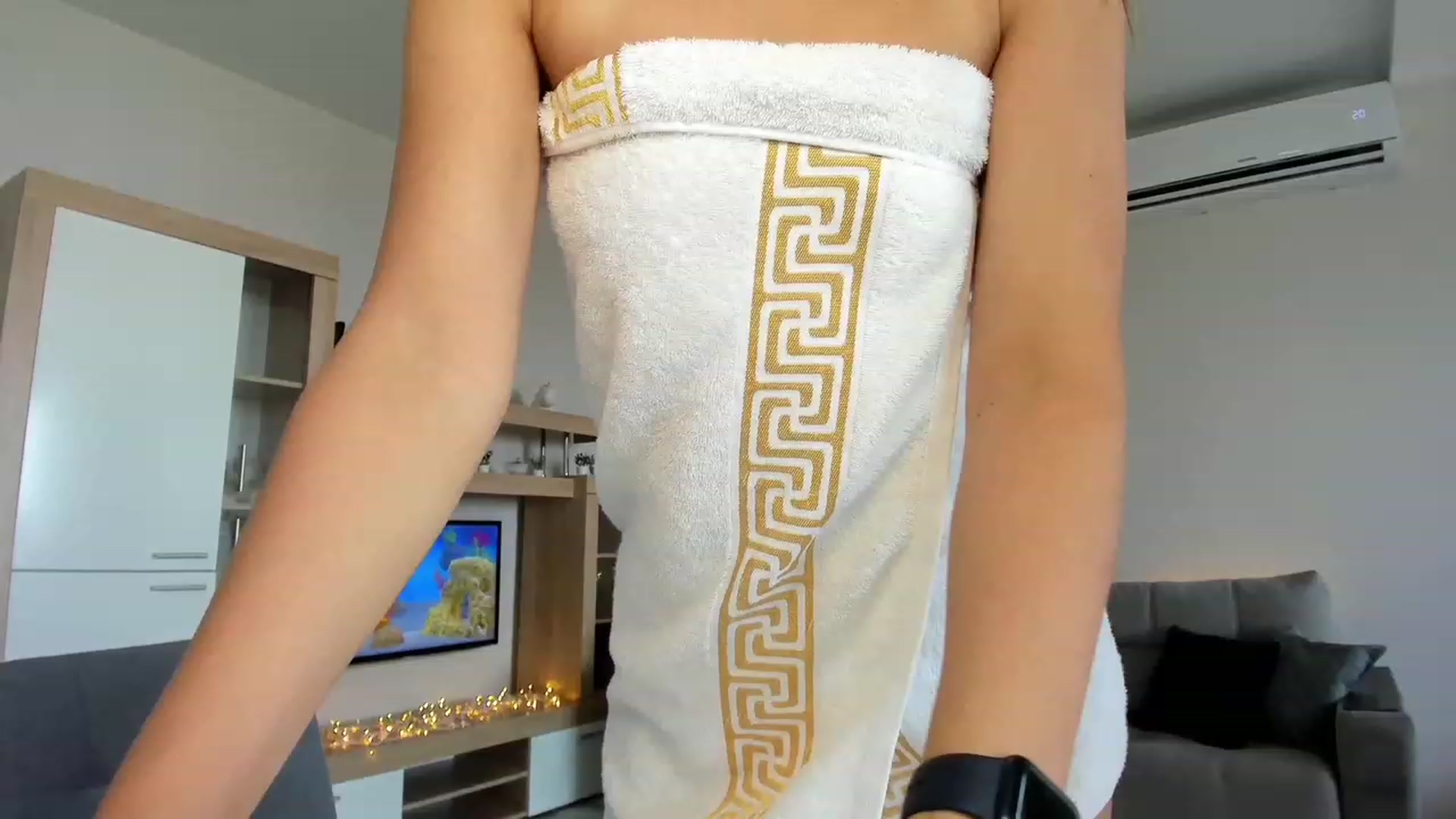 Gallery image thumbnail from Ellies_Smile's myfreecams stream on, 08/14/2023, 12:02 image 5 of 20