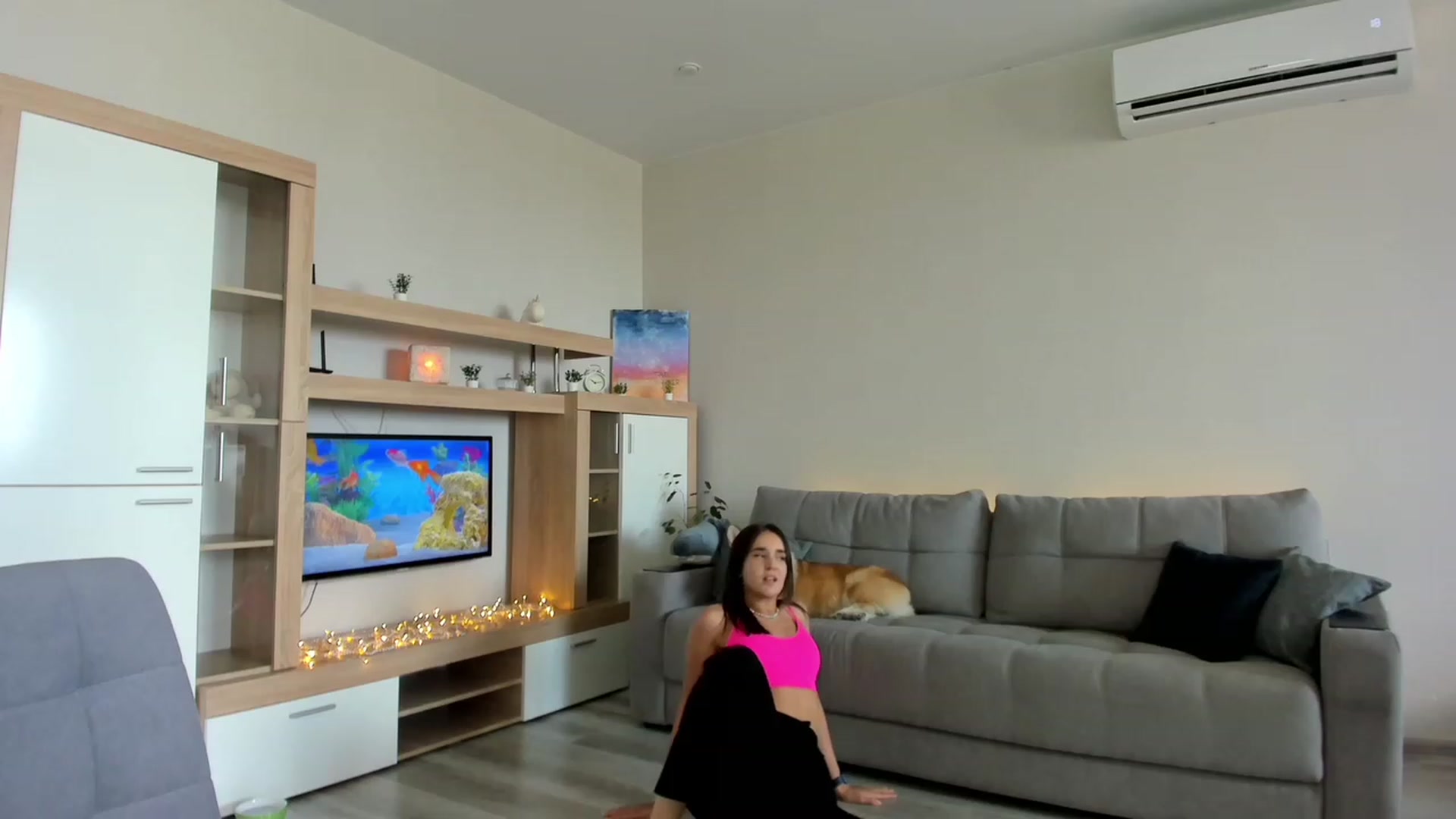 Gallery image thumbnail from Ellies_Smile's myfreecams stream on, 08/16/2023, 11:21 image 15 of 20