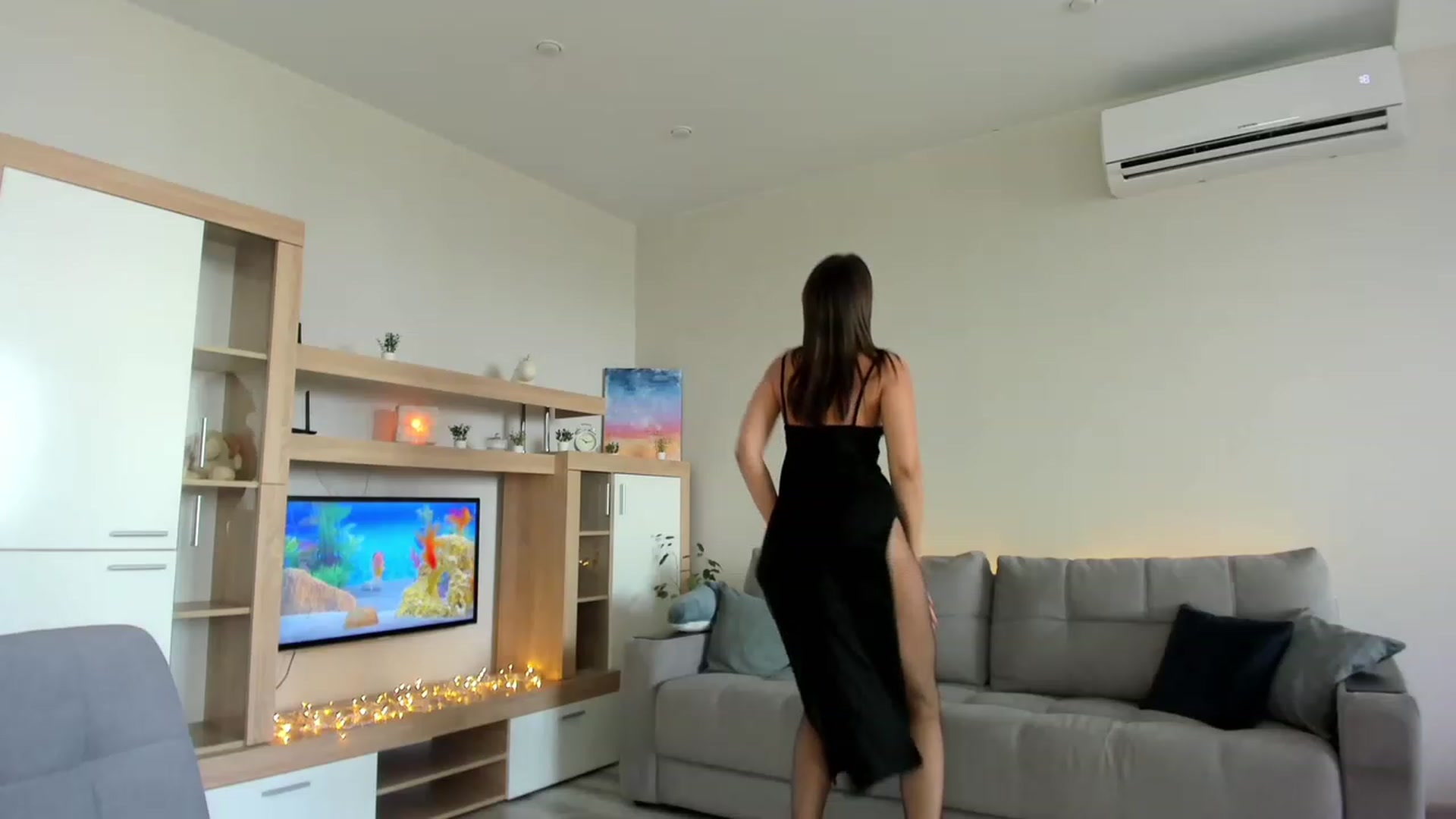 Gallery image thumbnail from Ellies_Smile's myfreecams stream on, 08/17/2023, 10:52 image 17 of 20