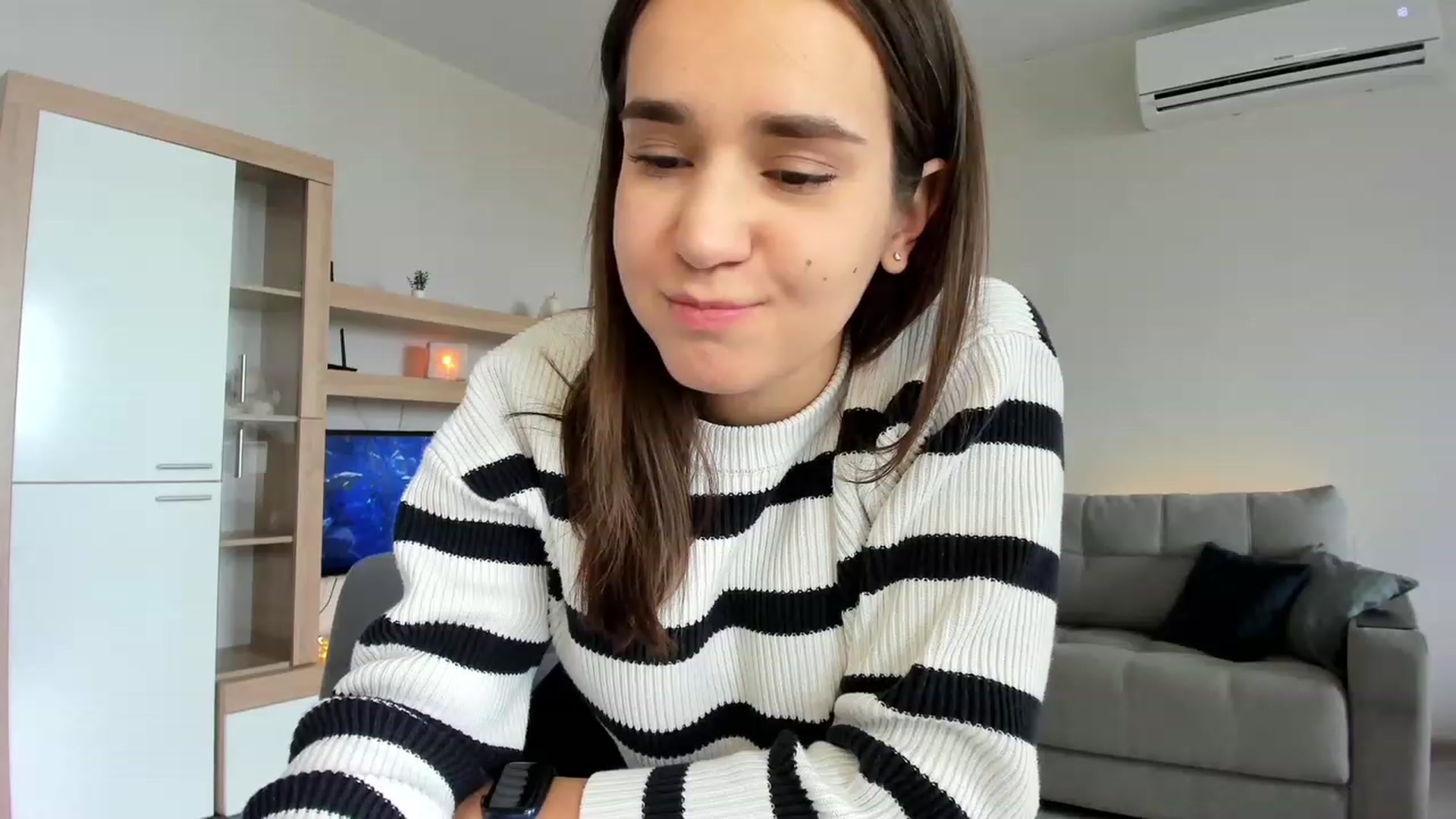 Gallery image thumbnail from Ellies_Smile's myfreecams stream on, 08/27/2023, 12:33 image 15 of 20