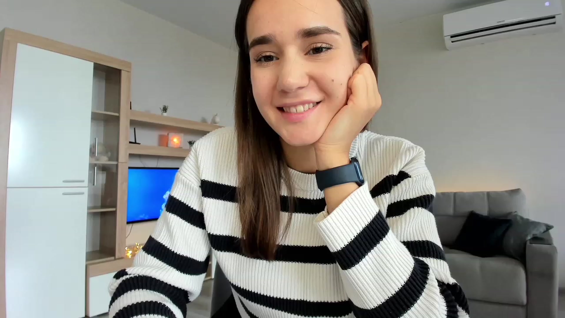 Gallery image thumbnail from Ellies_Smile's myfreecams stream on, 08/27/2023, 12:33 image 1 of 20