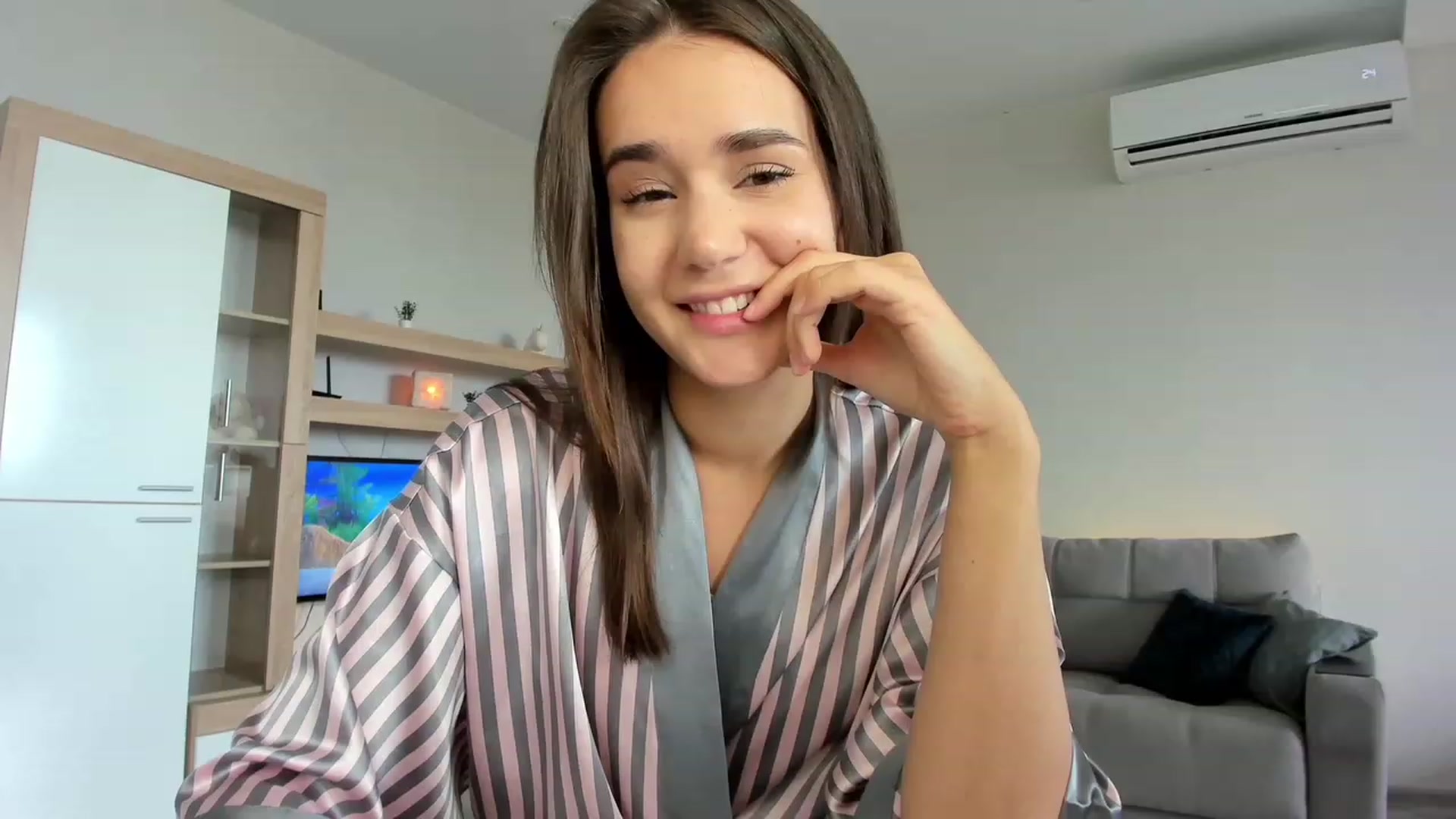 Gallery image thumbnail from Ellies_Smile's myfreecams stream on, 08/28/2023, 11:18 image 8 of 20