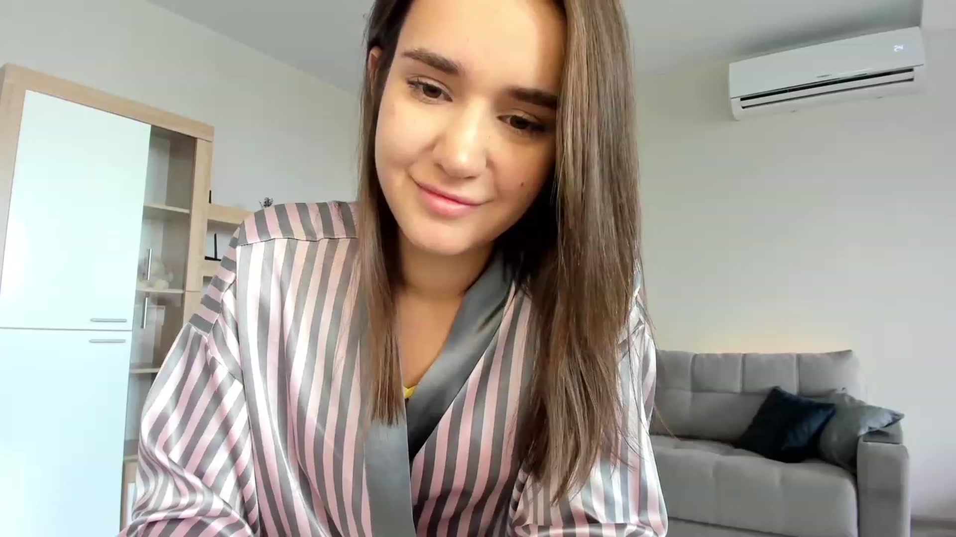Gallery image thumbnail from Ellies_Smile's myfreecams stream on, 08/28/2023, 11:18 image 16 of 20