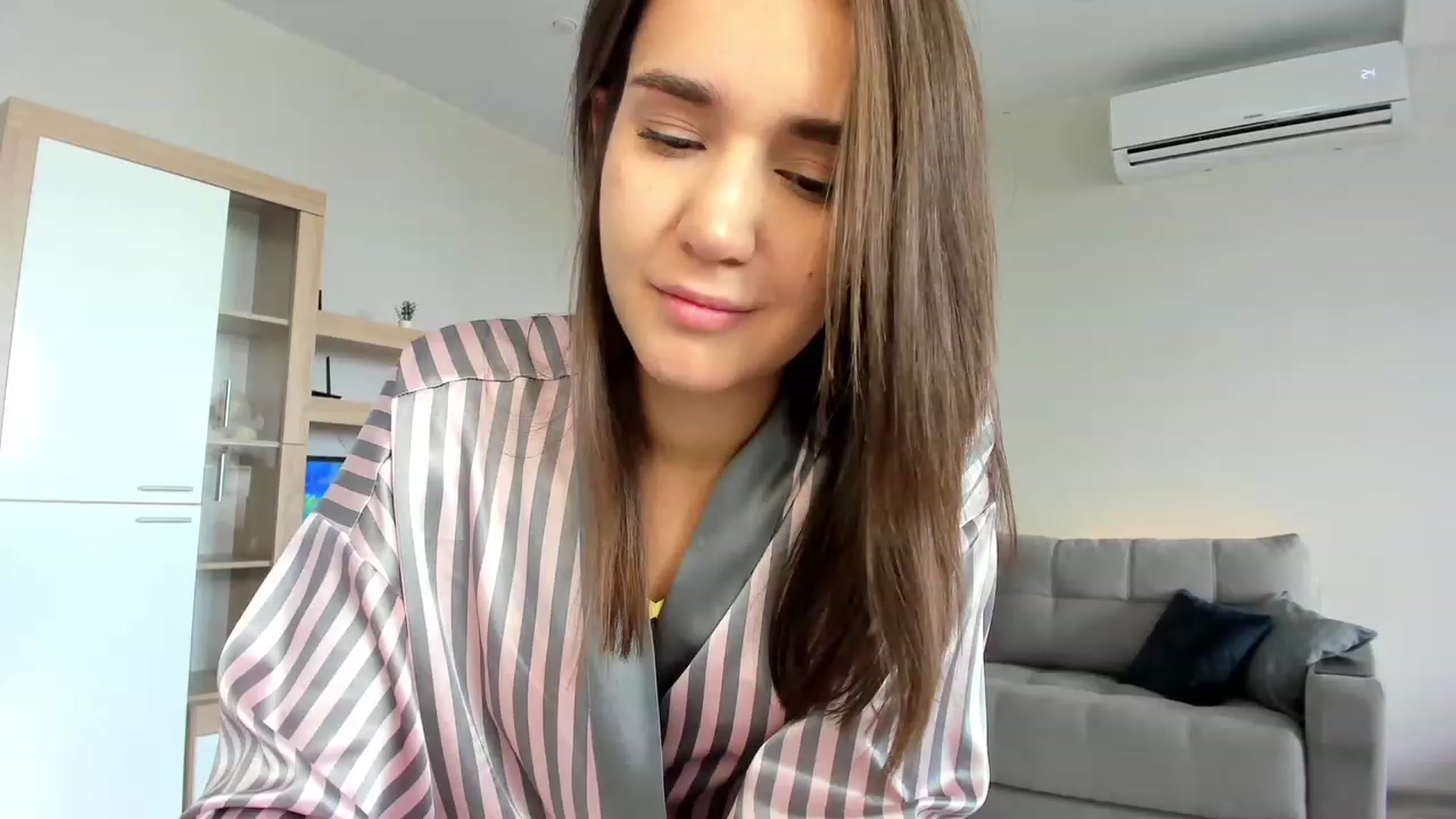 Gallery image thumbnail from Ellies_Smile's myfreecams stream on, 08/28/2023, 11:18 image 18 of 20