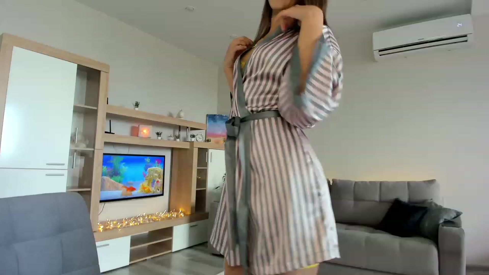 Gallery image thumbnail from Ellies_Smile's myfreecams stream on, 08/28/2023, 11:18 image 13 of 20