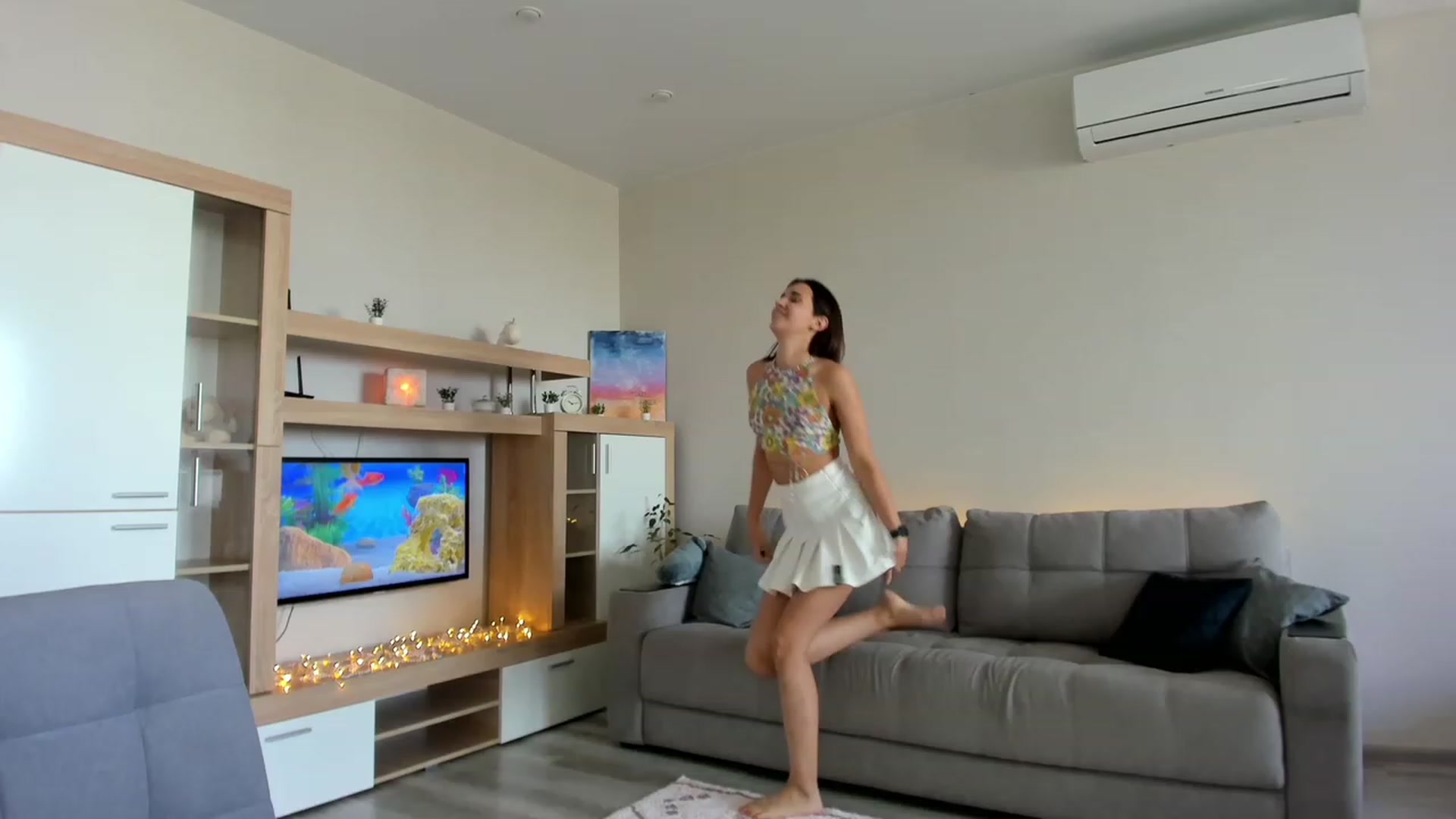 Gallery image thumbnail from Ellies_Smile's myfreecams stream on, 08/29/2023, 12:53 image 6 of 20