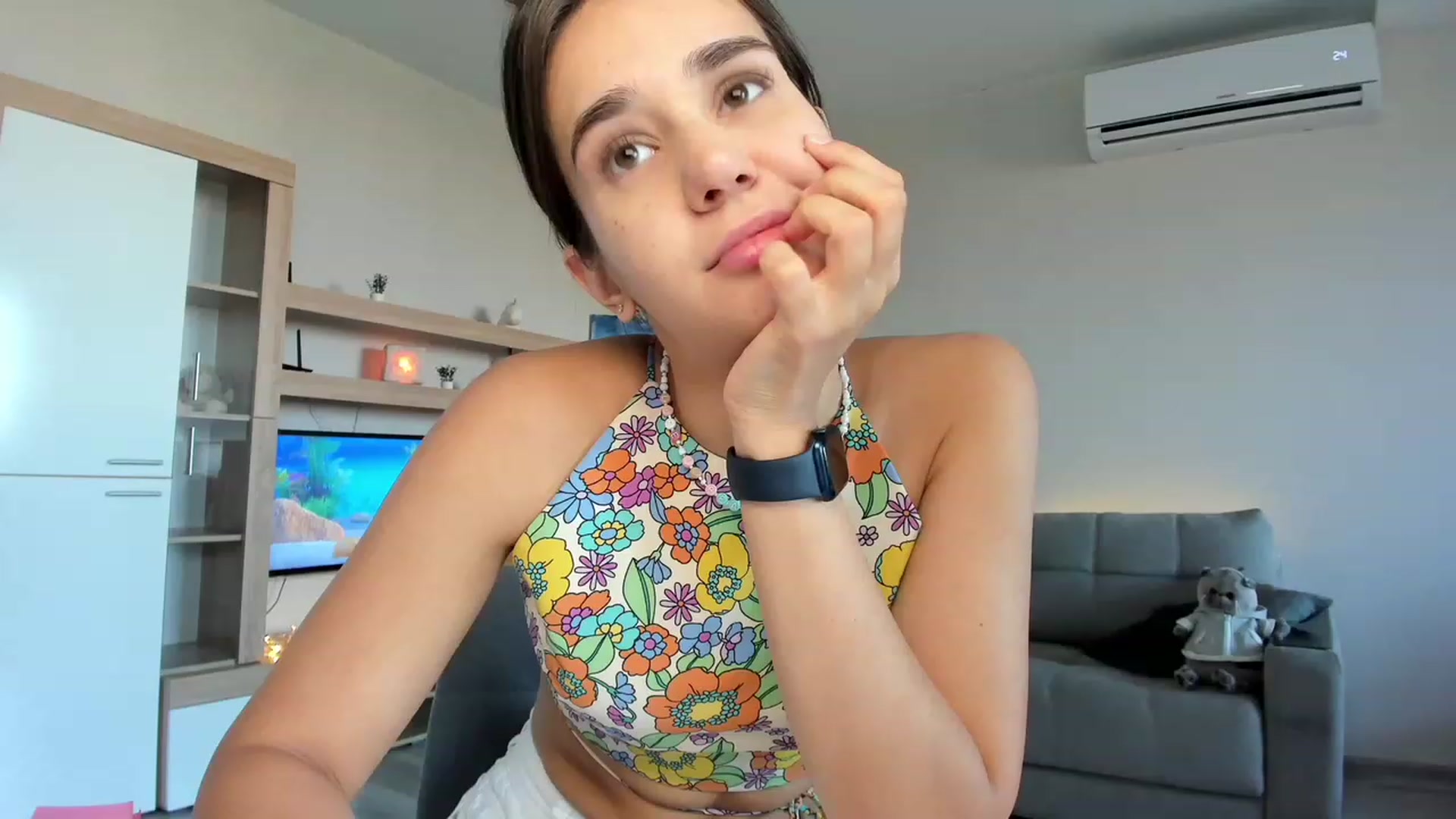 Gallery image thumbnail from Ellies_Smile's myfreecams stream on, 08/29/2023, 15:17 image 4 of 20
