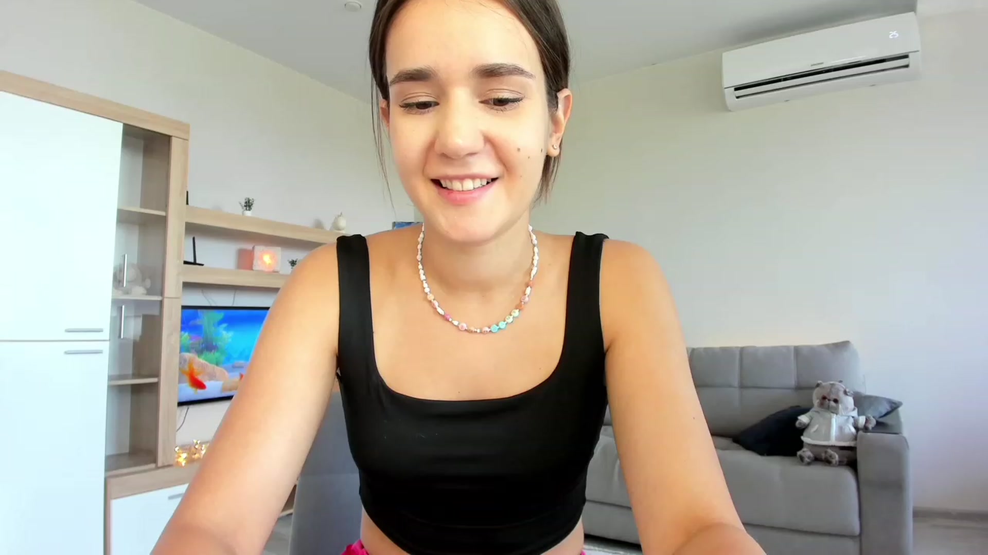 Gallery image thumbnail from Ellies_Smile's myfreecams stream on, 08/31/2023, 09:50 image 14 of 20
