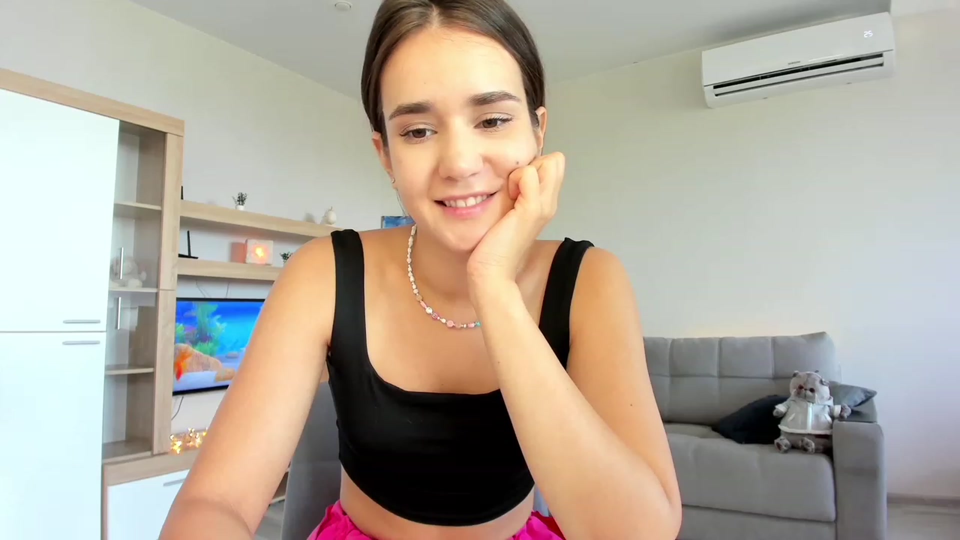 Gallery image thumbnail from Ellies_Smile's myfreecams stream on, 08/31/2023, 09:50 image 6 of 20