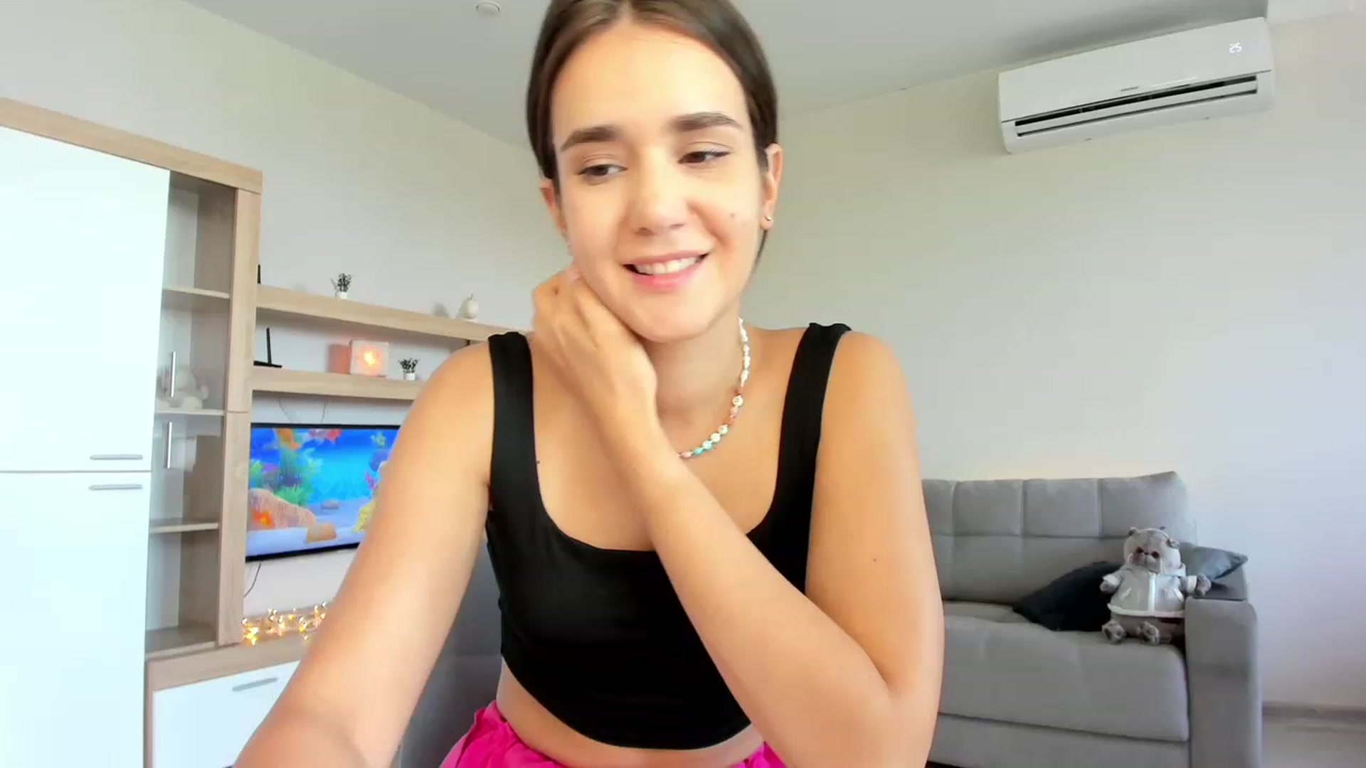 Gallery image thumbnail from Ellies_Smile's myfreecams stream on, 08/31/2023, 09:50 image 7 of 20