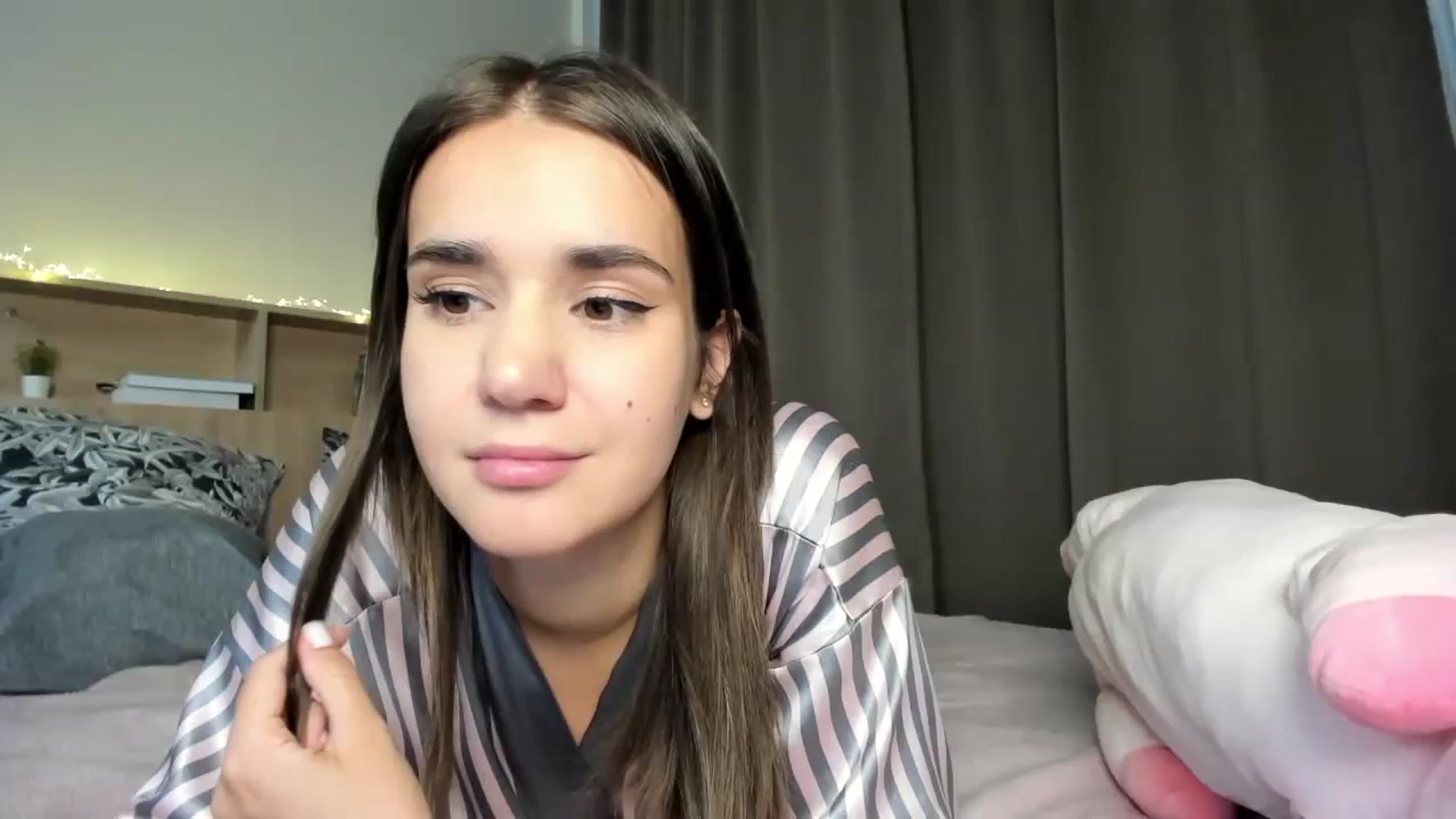 Gallery image thumbnail from Ellies_Smile's myfreecams stream on, 09/28/2023, 14:55 image 1 of 20