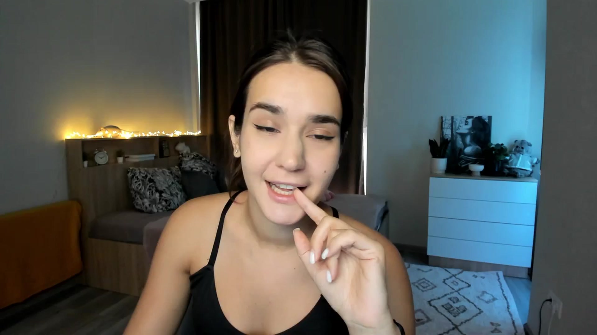 Gallery image thumbnail from Ellies_Smile's myfreecams stream on, 10/19/2023, 11:27 image 10 of 20