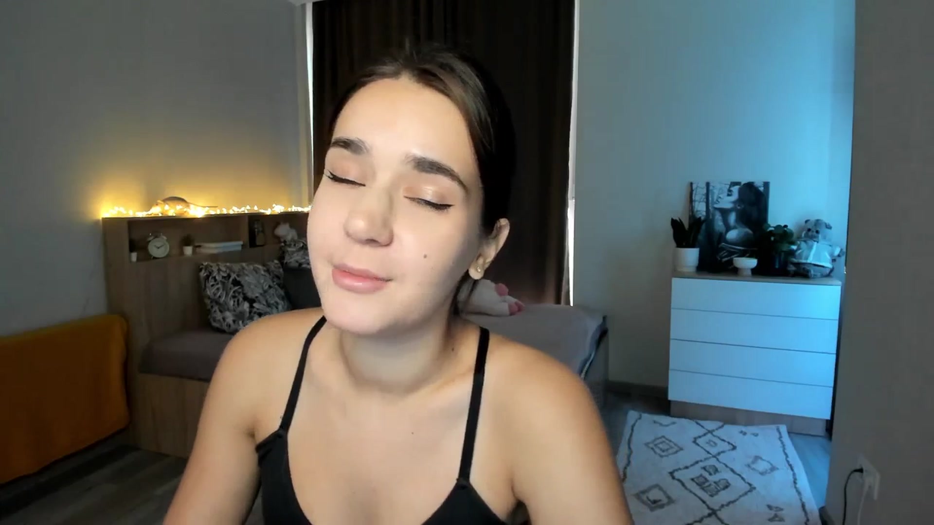 Gallery image thumbnail from Ellies_Smile's myfreecams stream on, 10/19/2023, 11:27 image 9 of 20