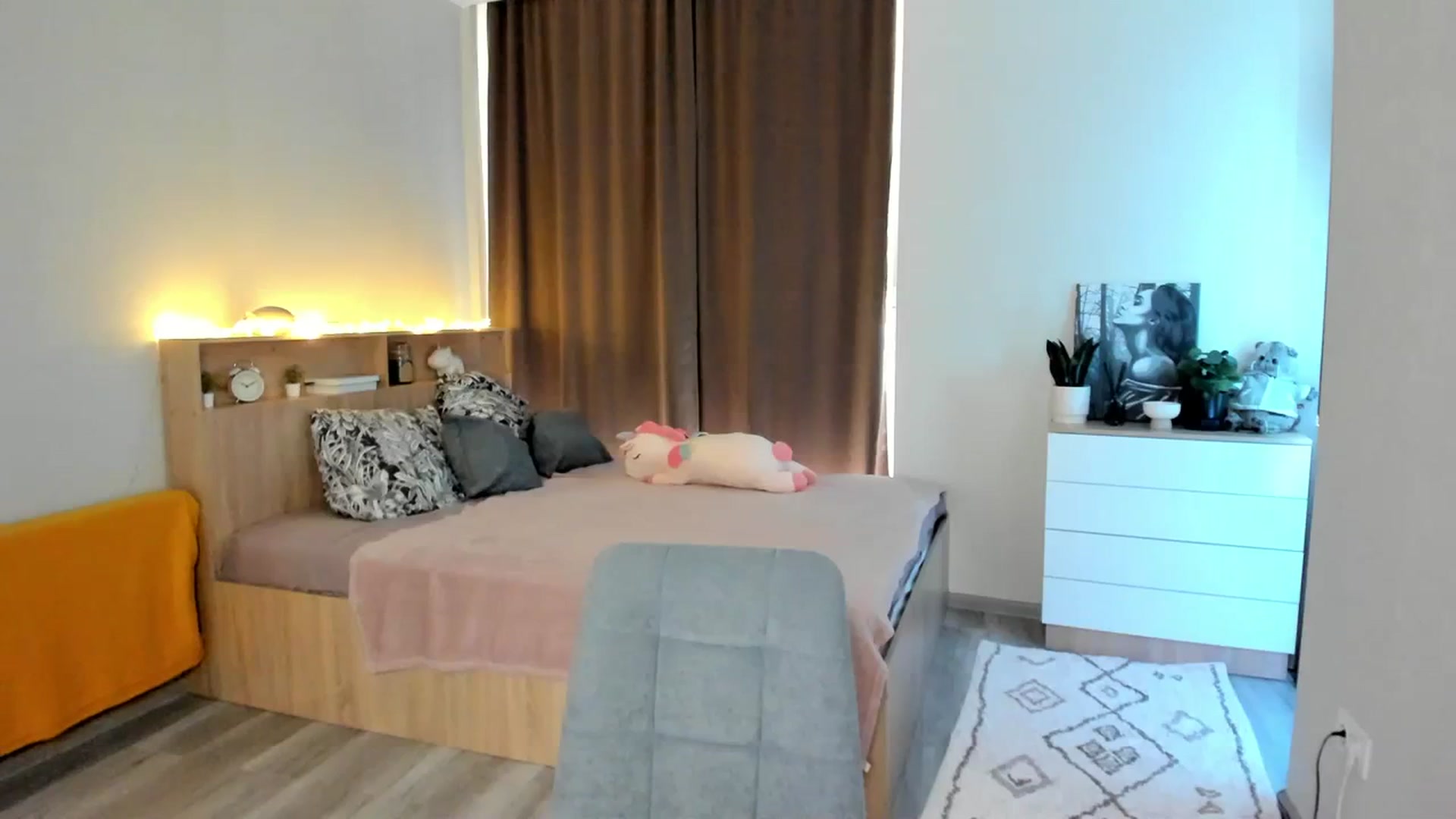 Gallery image thumbnail from Ellies_Smile's myfreecams stream on, 10/19/2023, 11:27 image 17 of 20