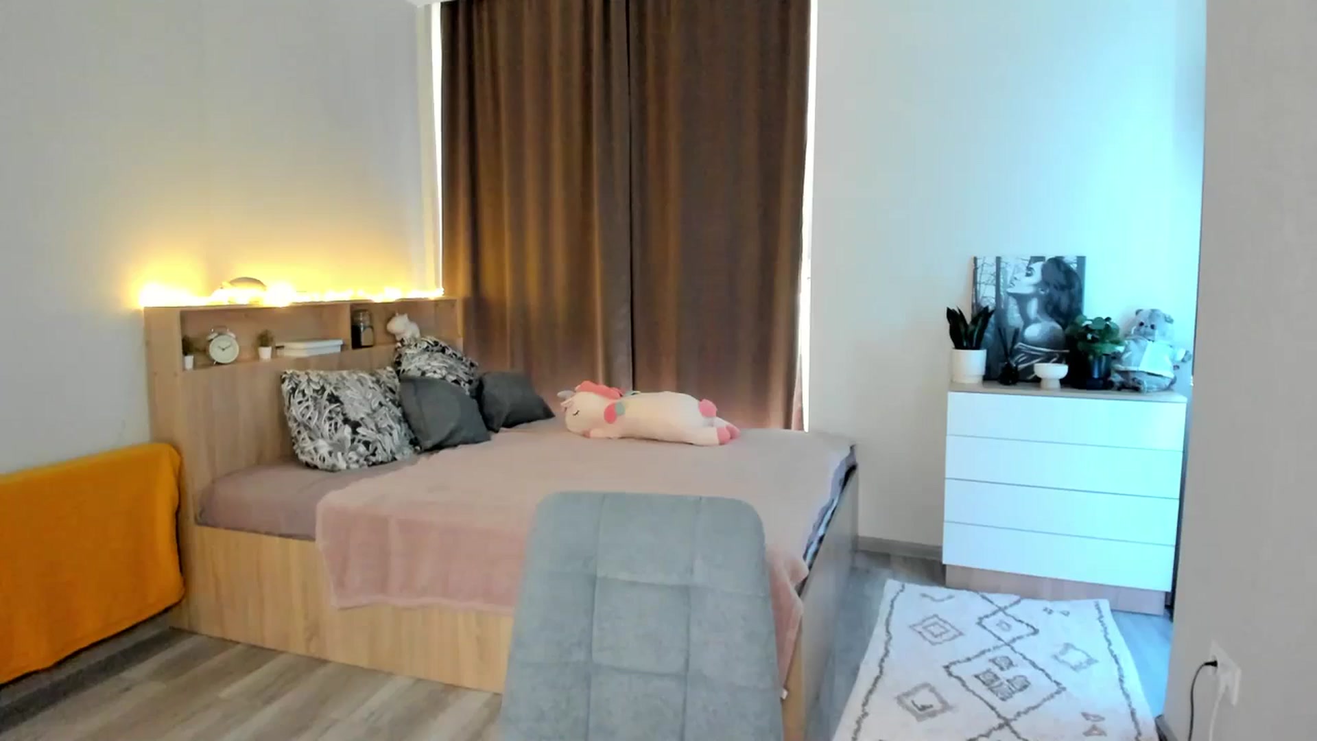 Gallery image thumbnail from Ellies_Smile's myfreecams stream on, 10/19/2023, 11:27 image 18 of 20
