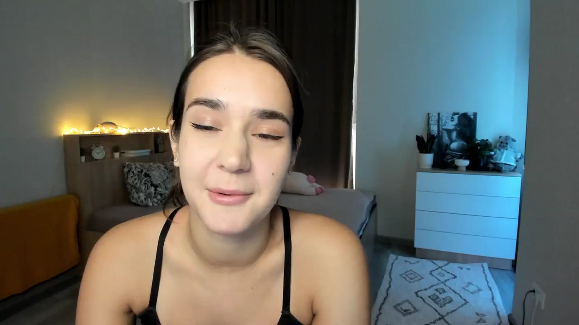 Gallery image thumbnail from Ellies_Smile's myfreecams stream on, 10/19/2023, 11:27 image 8 of 20