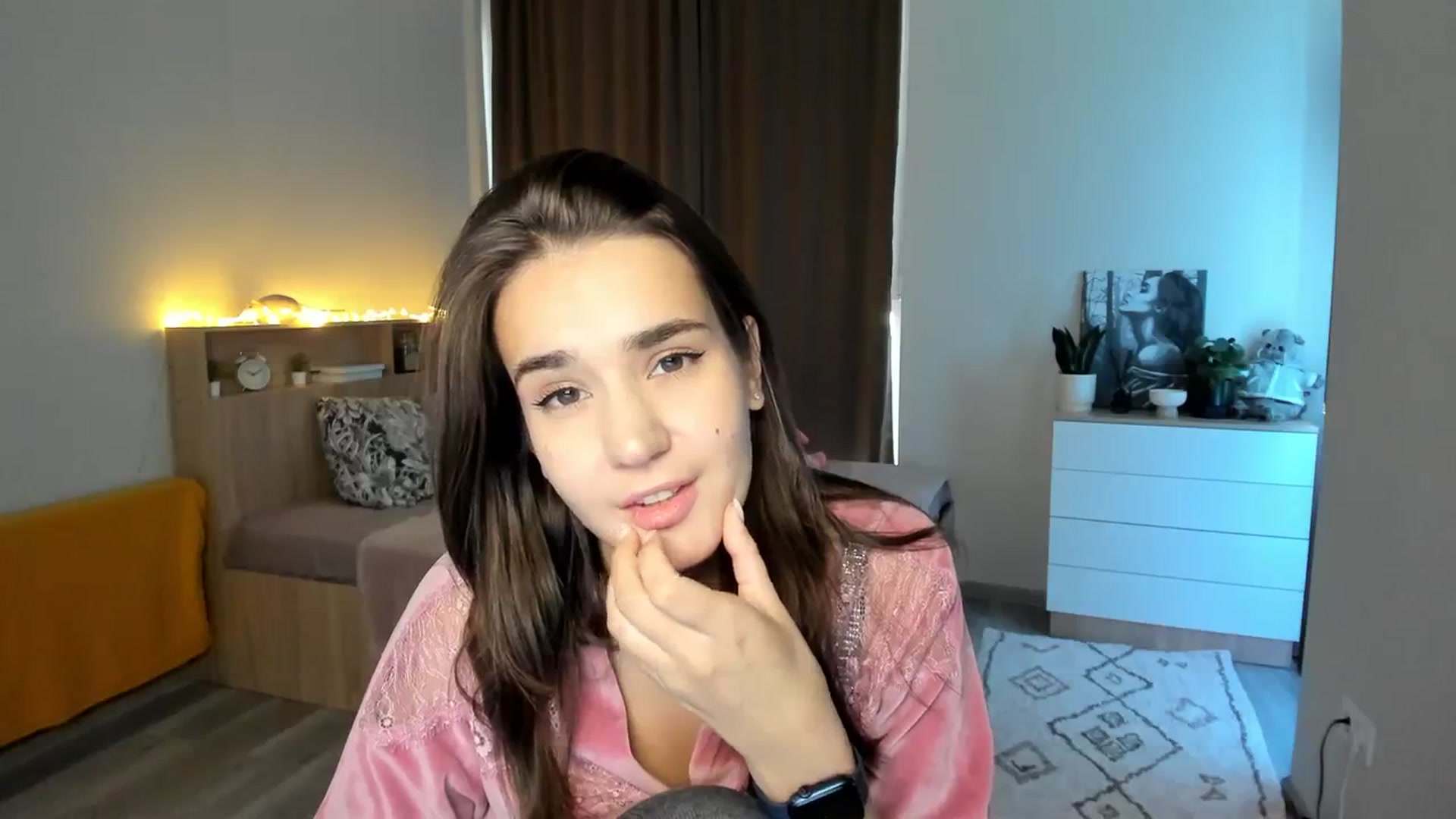Gallery image thumbnail from Ellies_Smile's myfreecams stream on, 10/19/2023, 12:58 image 12 of 20