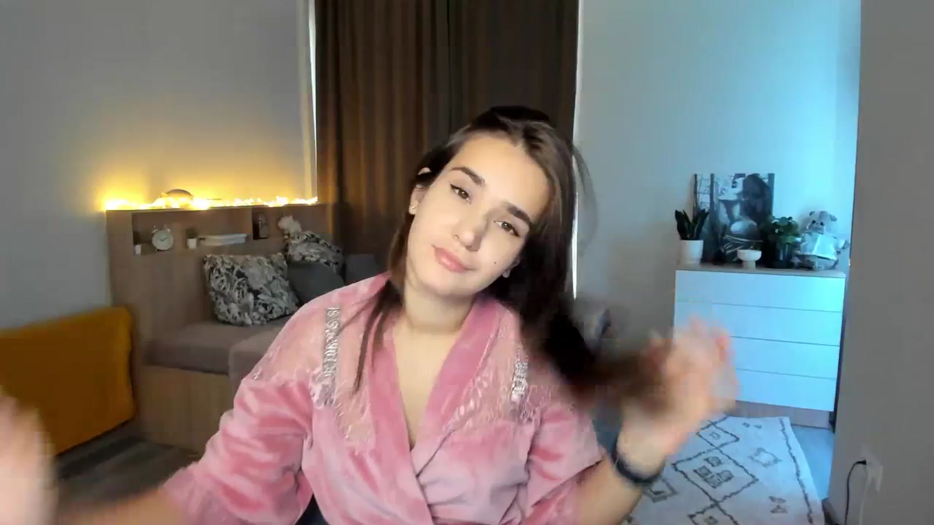 Gallery image thumbnail from Ellies_Smile's myfreecams stream on, 10/19/2023, 12:58 image 16 of 20