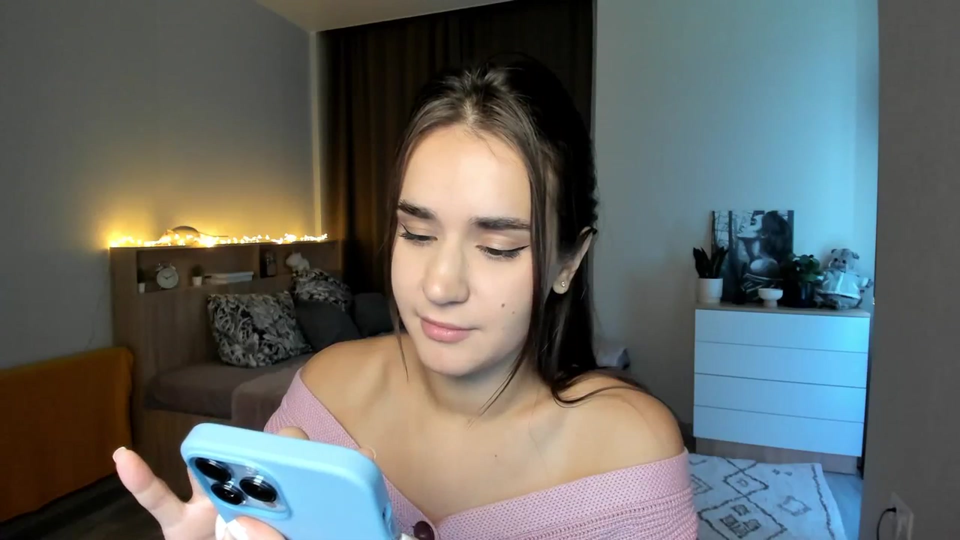 Gallery image thumbnail from Ellies_Smile's myfreecams stream on, 10/20/2023, 14:15 image 13 of 20