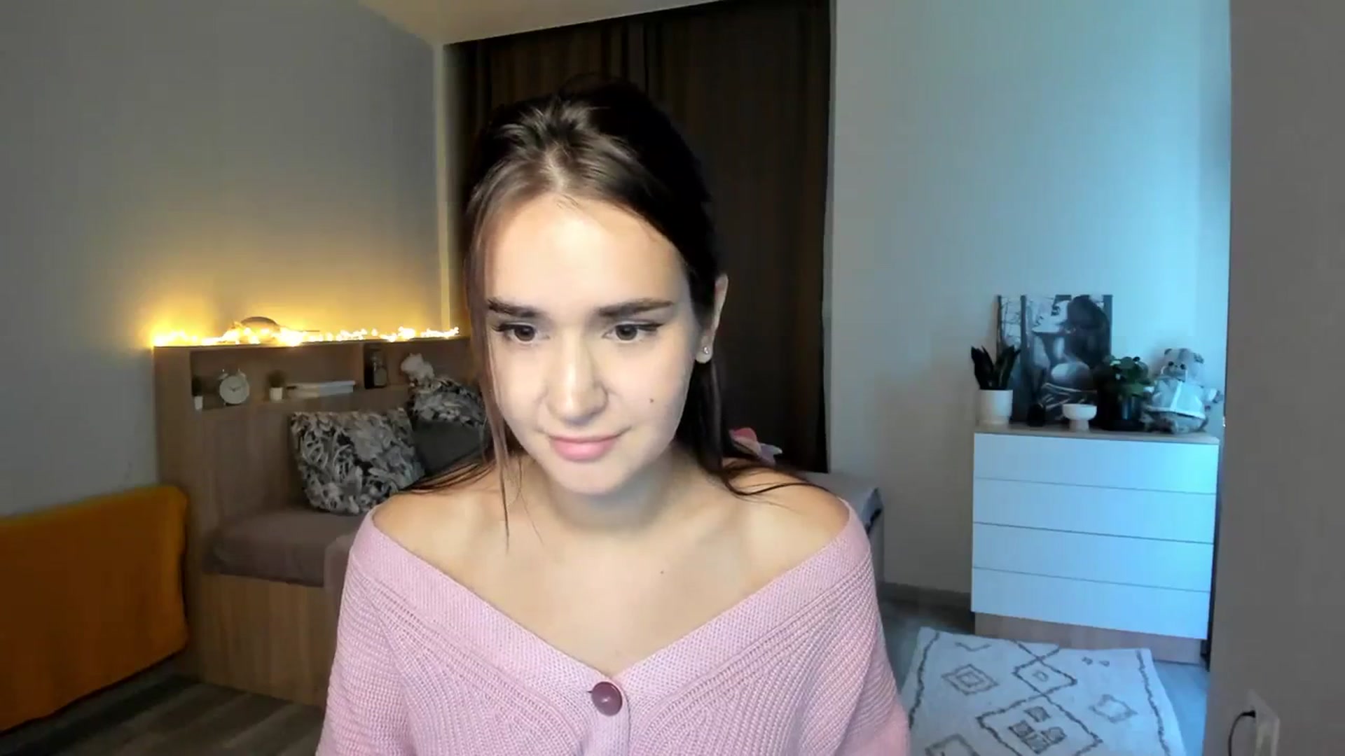 Gallery image thumbnail from Ellies_Smile's myfreecams stream on, 10/20/2023, 14:15 image 7 of 20